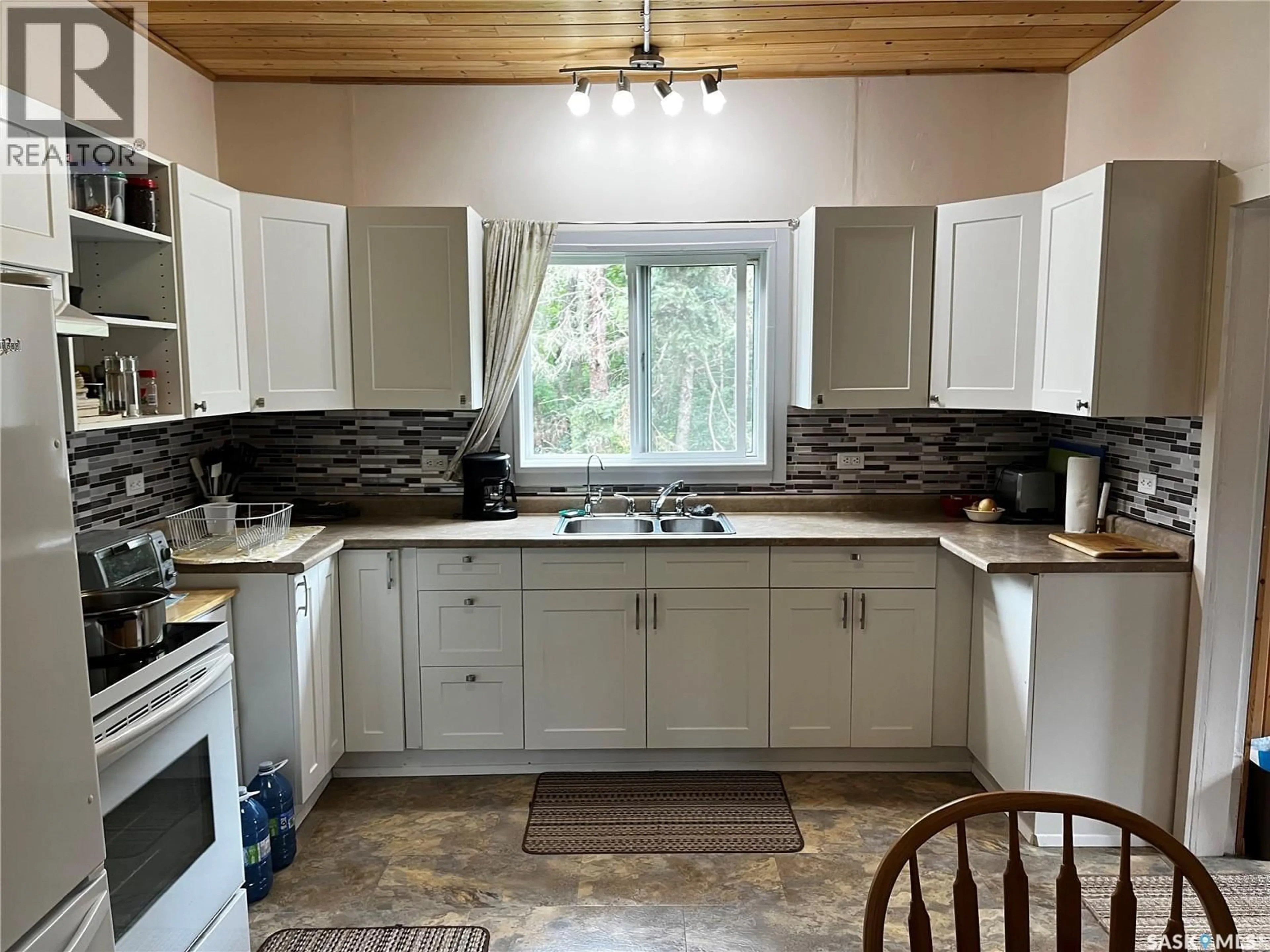 Standard kitchen, unknown for BILDSTEIN ACREAGE, Porcupine Rm No. 395 Saskatchewan S0E1H0