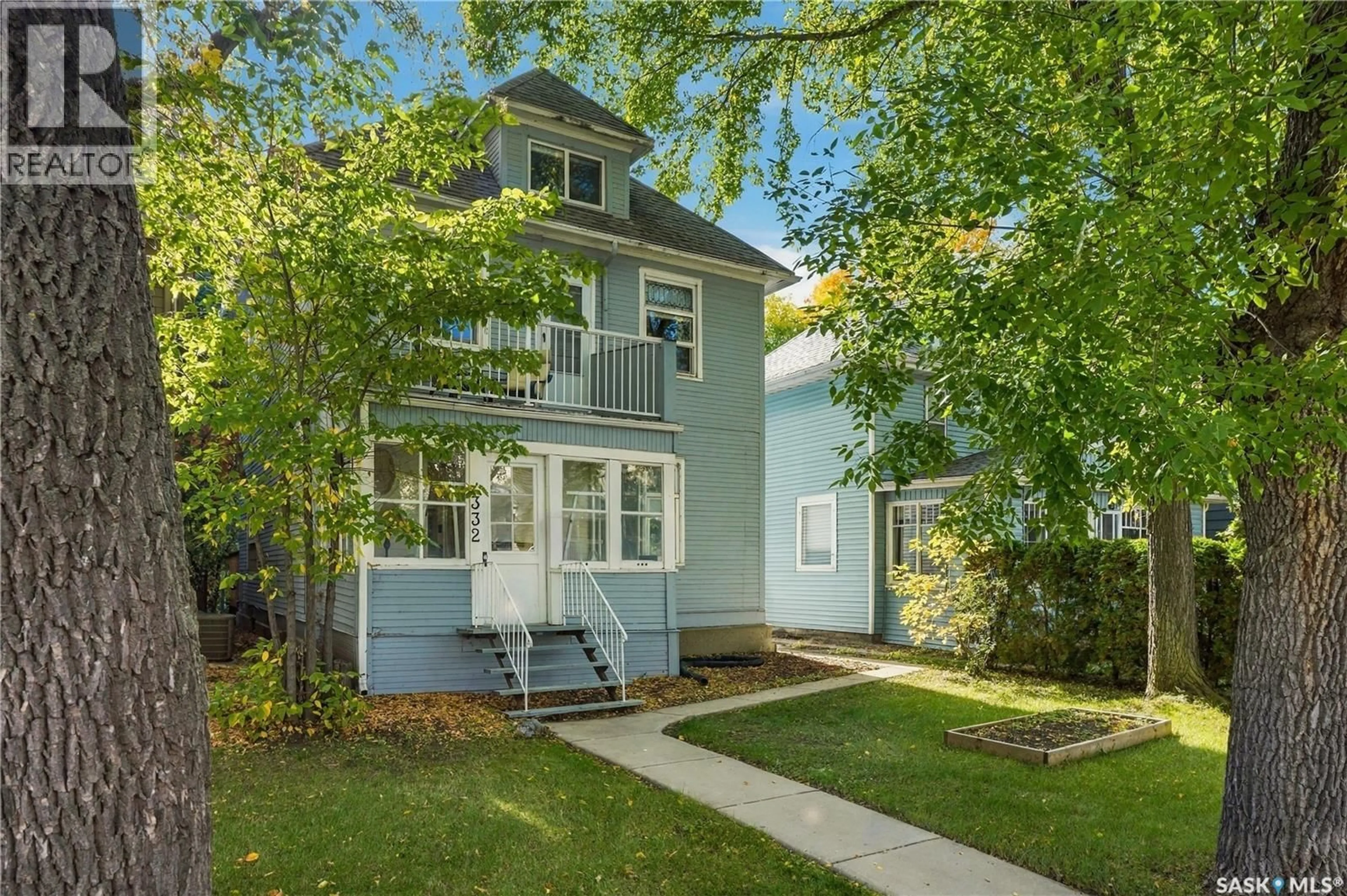 Home with vinyl exterior material, street for 332 10TH STREET, Saskatoon Saskatchewan S7N0C7