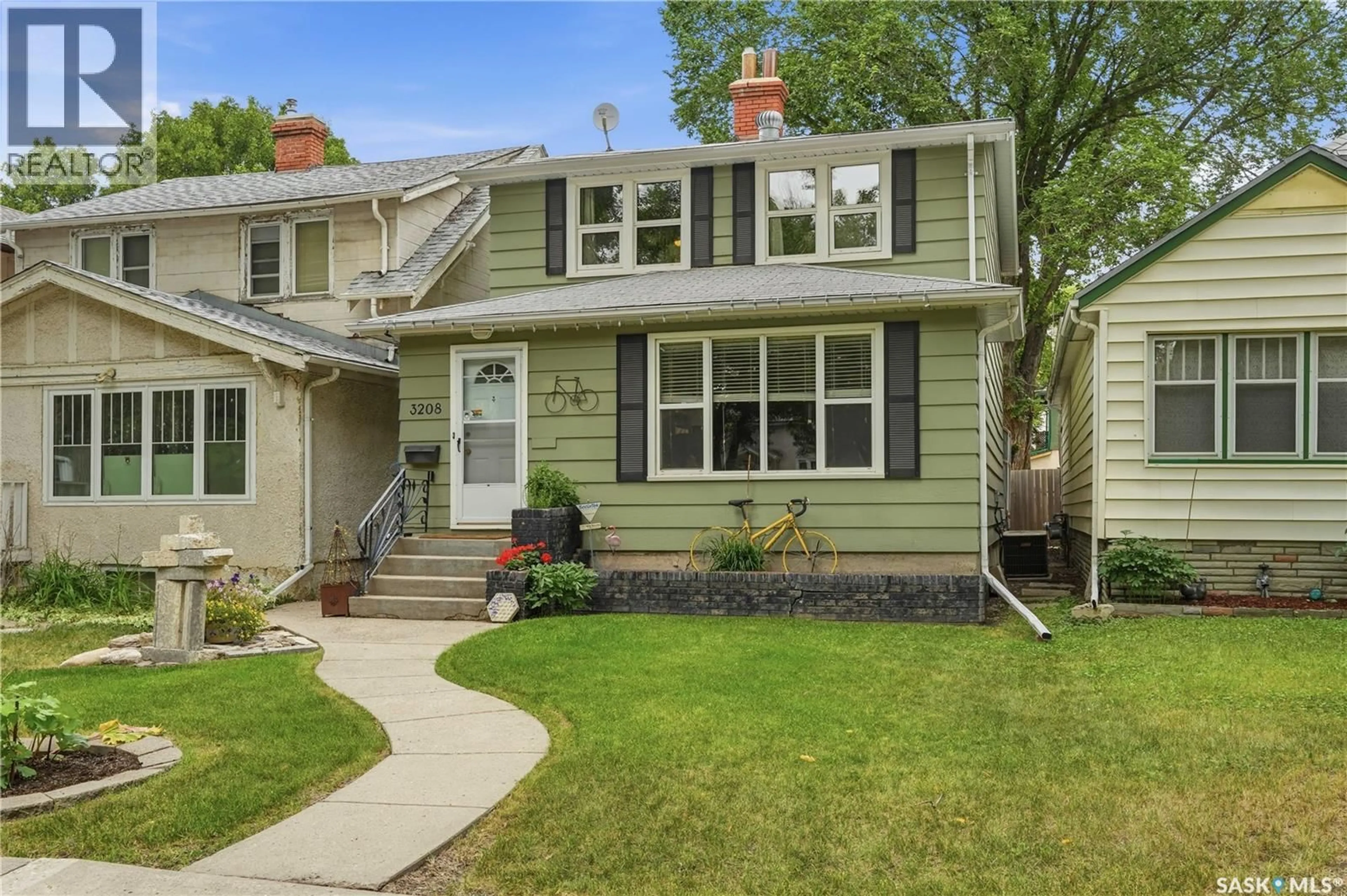 Home with vinyl exterior material, street for 3208 VICTORIA AVENUE, Regina Saskatchewan S4T1L4