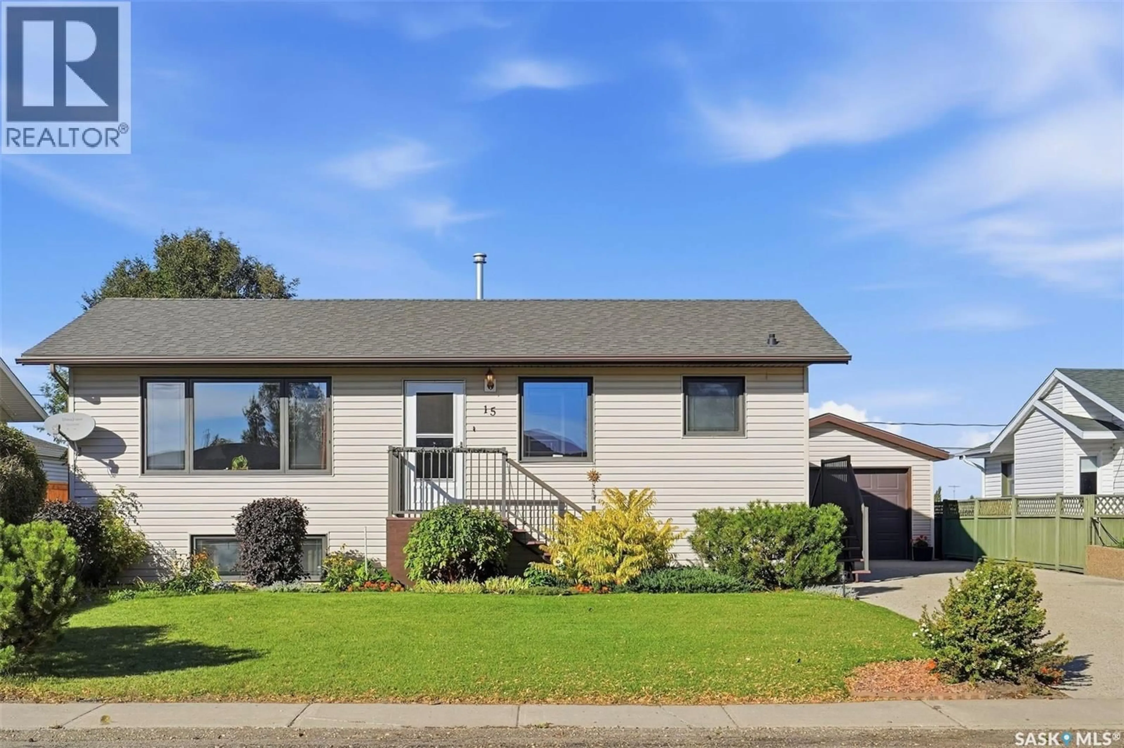 Home with vinyl exterior material, building for 15 BLAKE CRESCENT, Aberdeen Saskatchewan S0K0A0