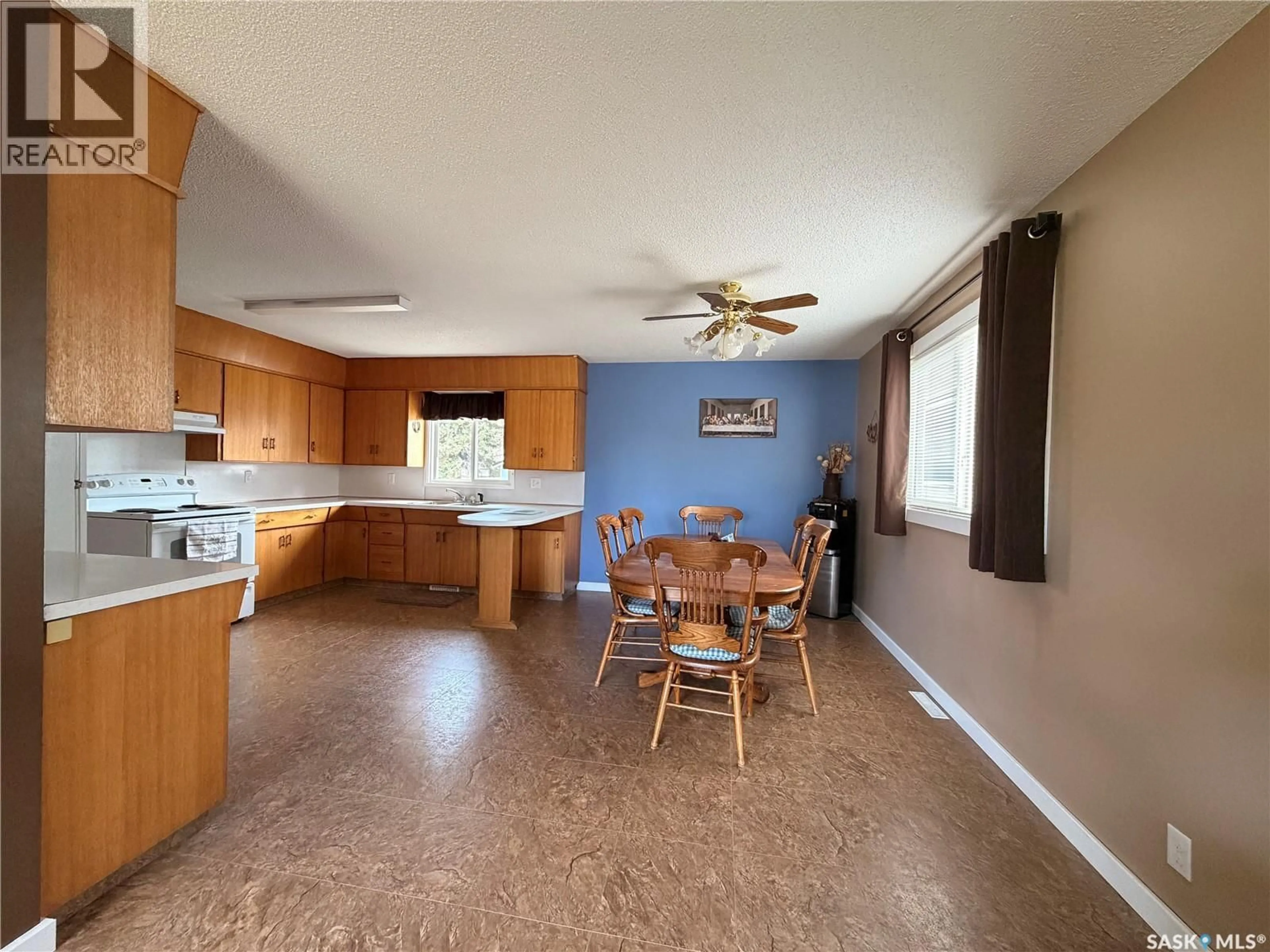 Open concept kitchen, unknown for 612 2ND STREET, Meadow Lake Saskatchewan S9X1E6