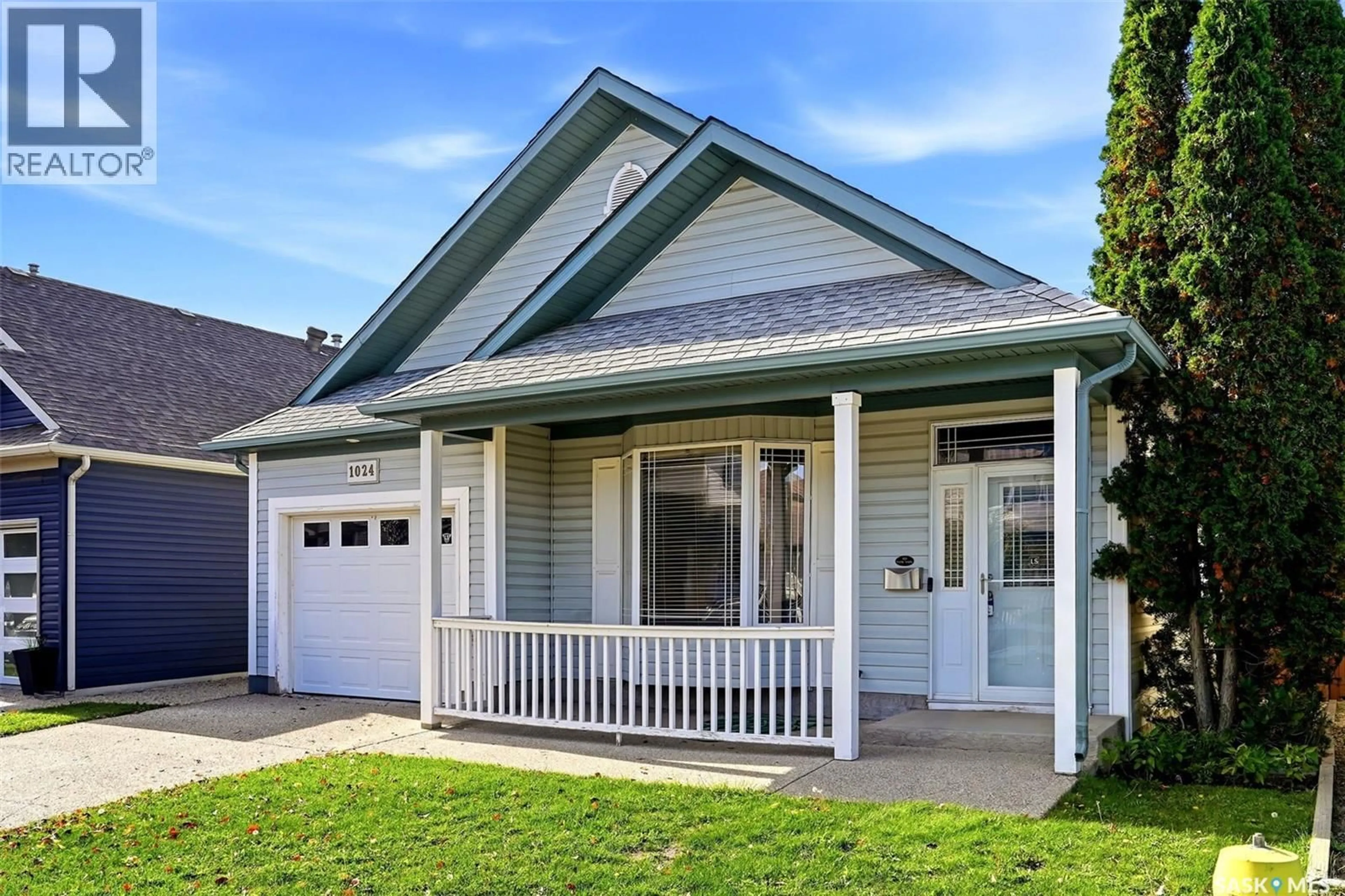Home with vinyl exterior material, street for 1024 SNOWBERRY WAY, Regina Saskatchewan S4X4N8