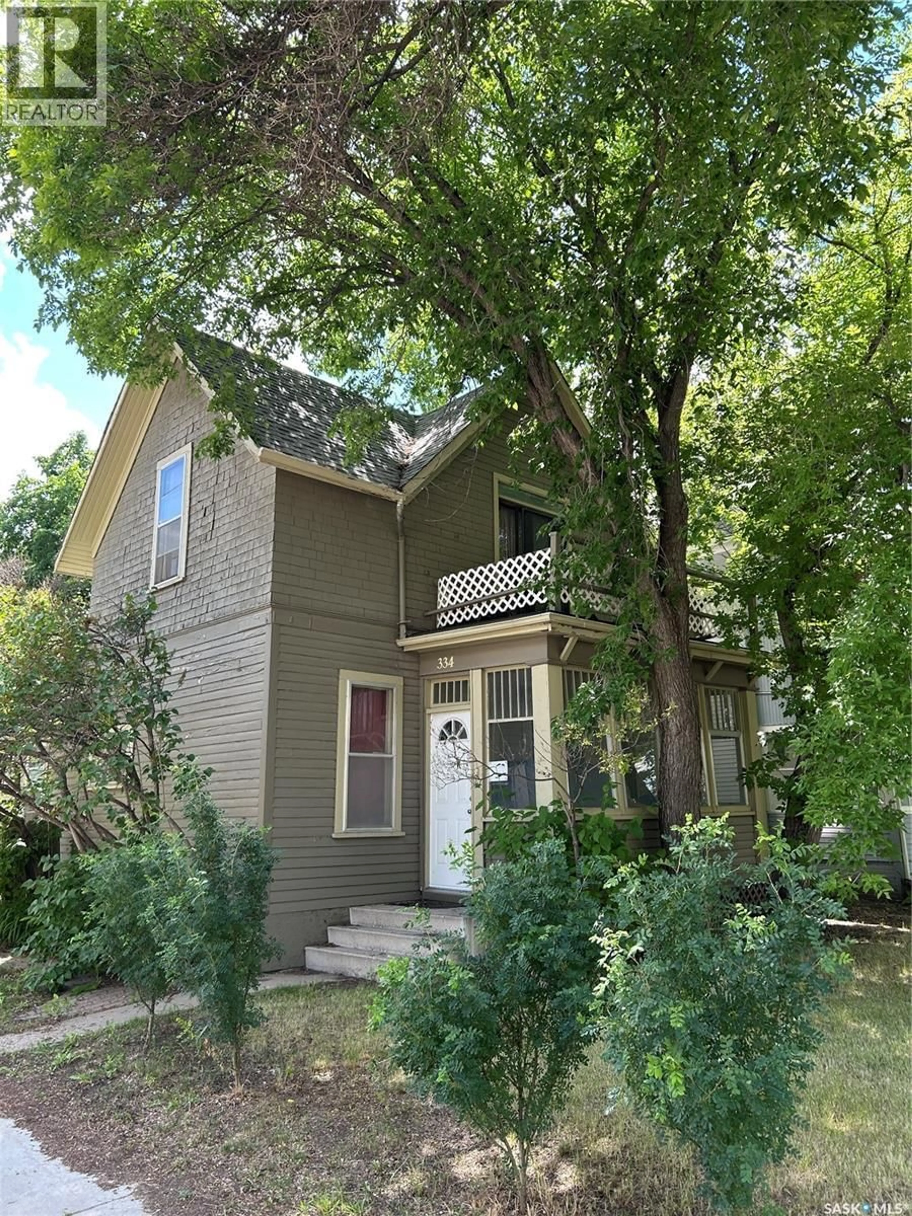 Home with vinyl exterior material, street for 334 10TH STREET, Saskatoon Saskatchewan S7N0C7