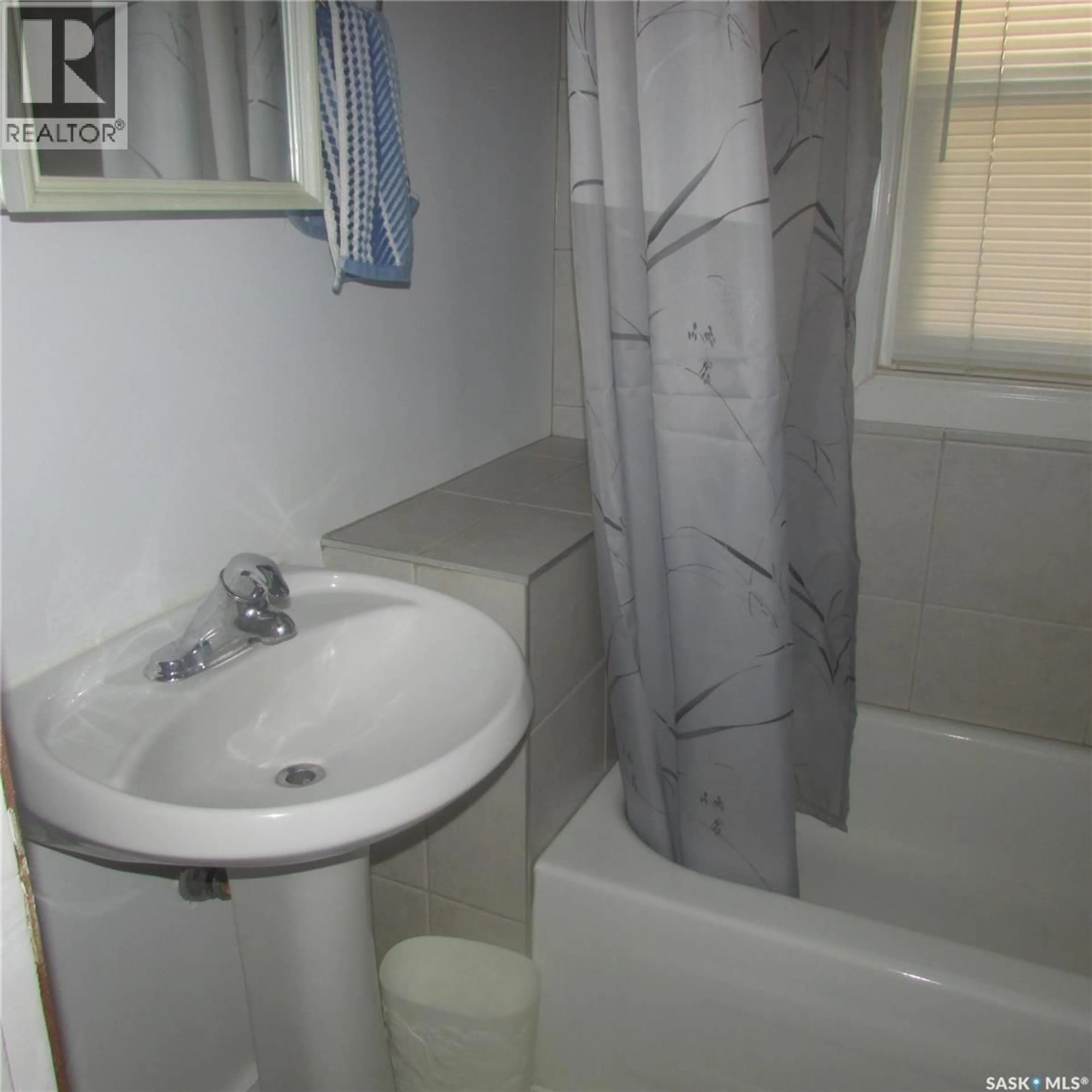Standard bathroom, unknown for 1742 QUEBEC STREET, Regina Saskatchewan S4P1J3