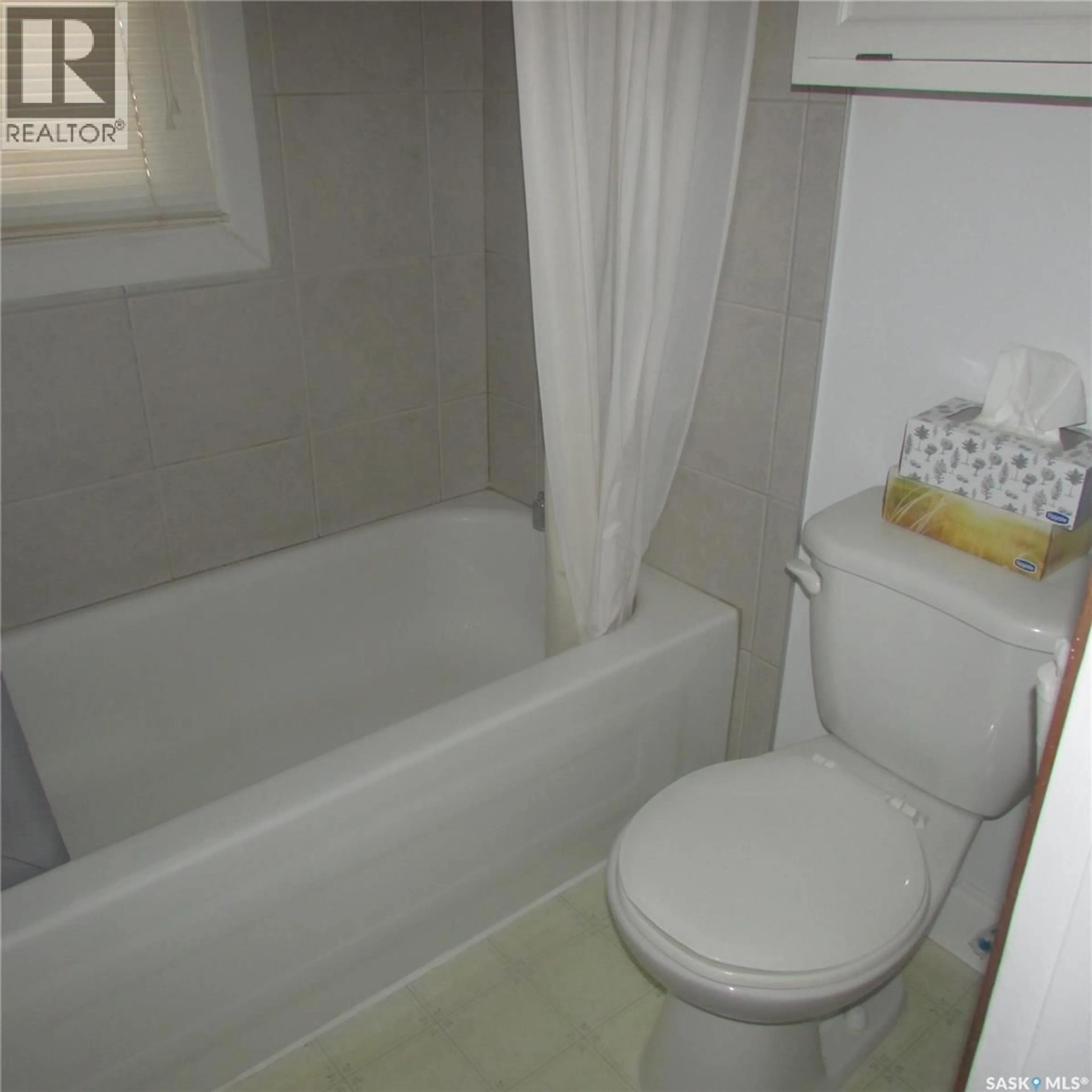 Standard bathroom, unknown for 1742 QUEBEC STREET, Regina Saskatchewan S4P1J3
