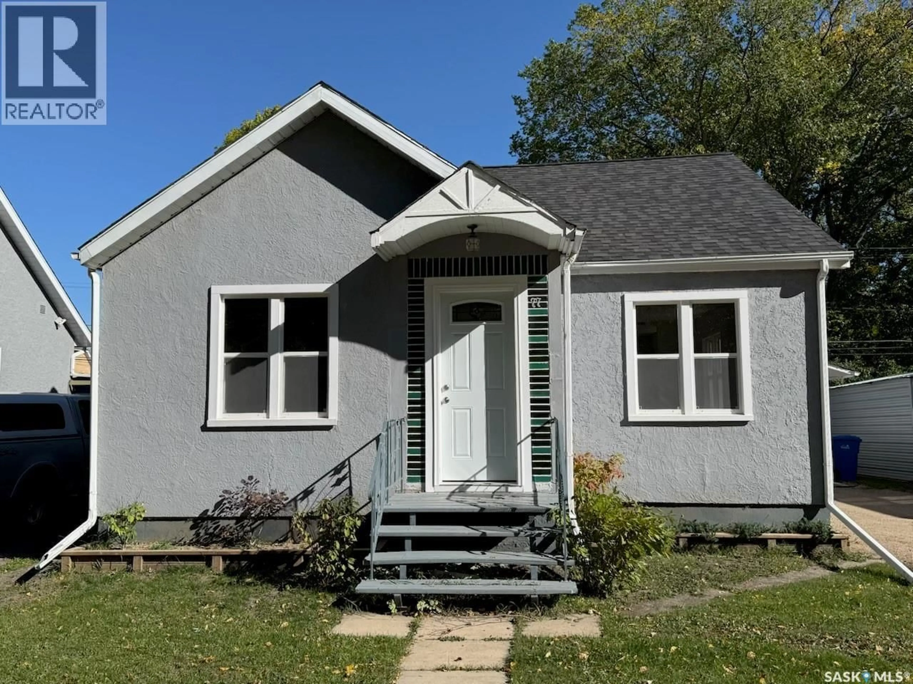 Home with vinyl exterior material, street for 77 FOURTH AVENUE, Yorkton Saskatchewan S3N1A4