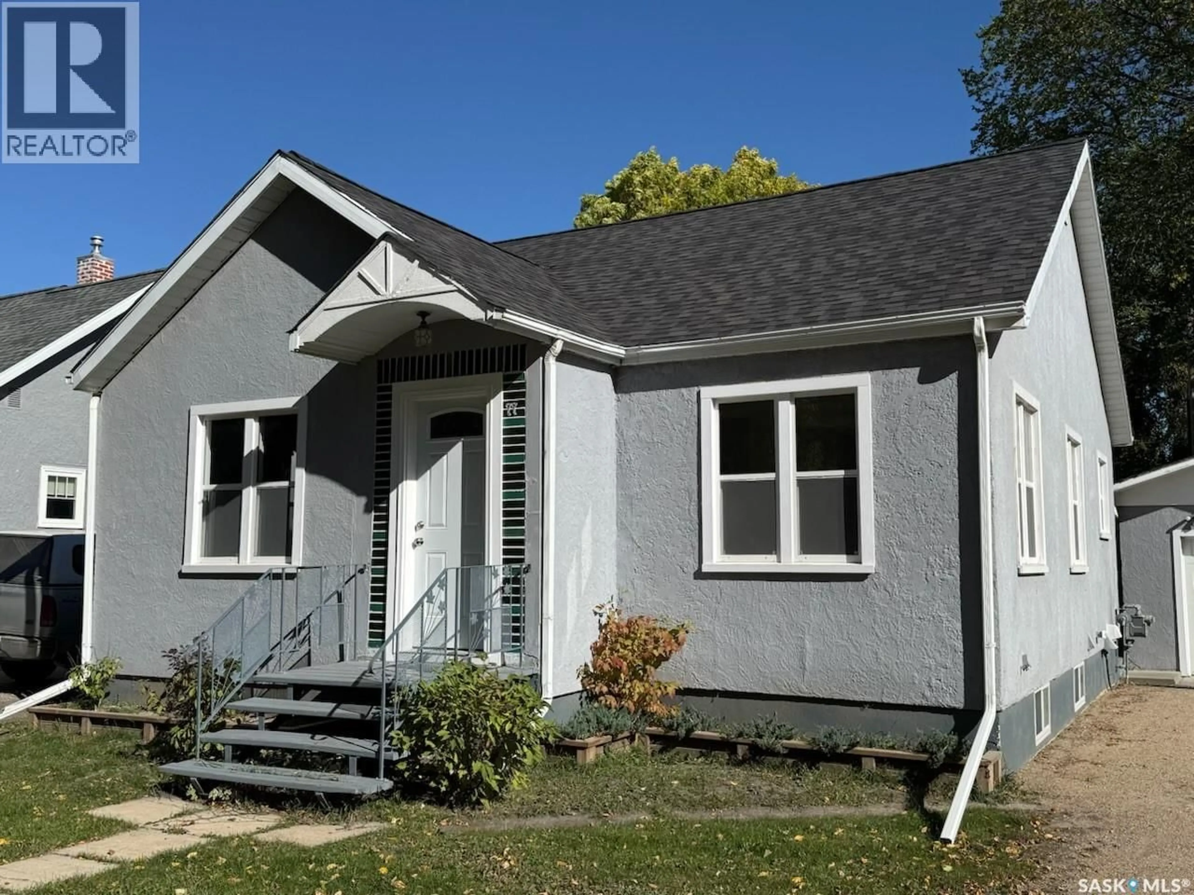 Home with vinyl exterior material, street for 77 FOURTH AVENUE, Yorkton Saskatchewan S3N1A4