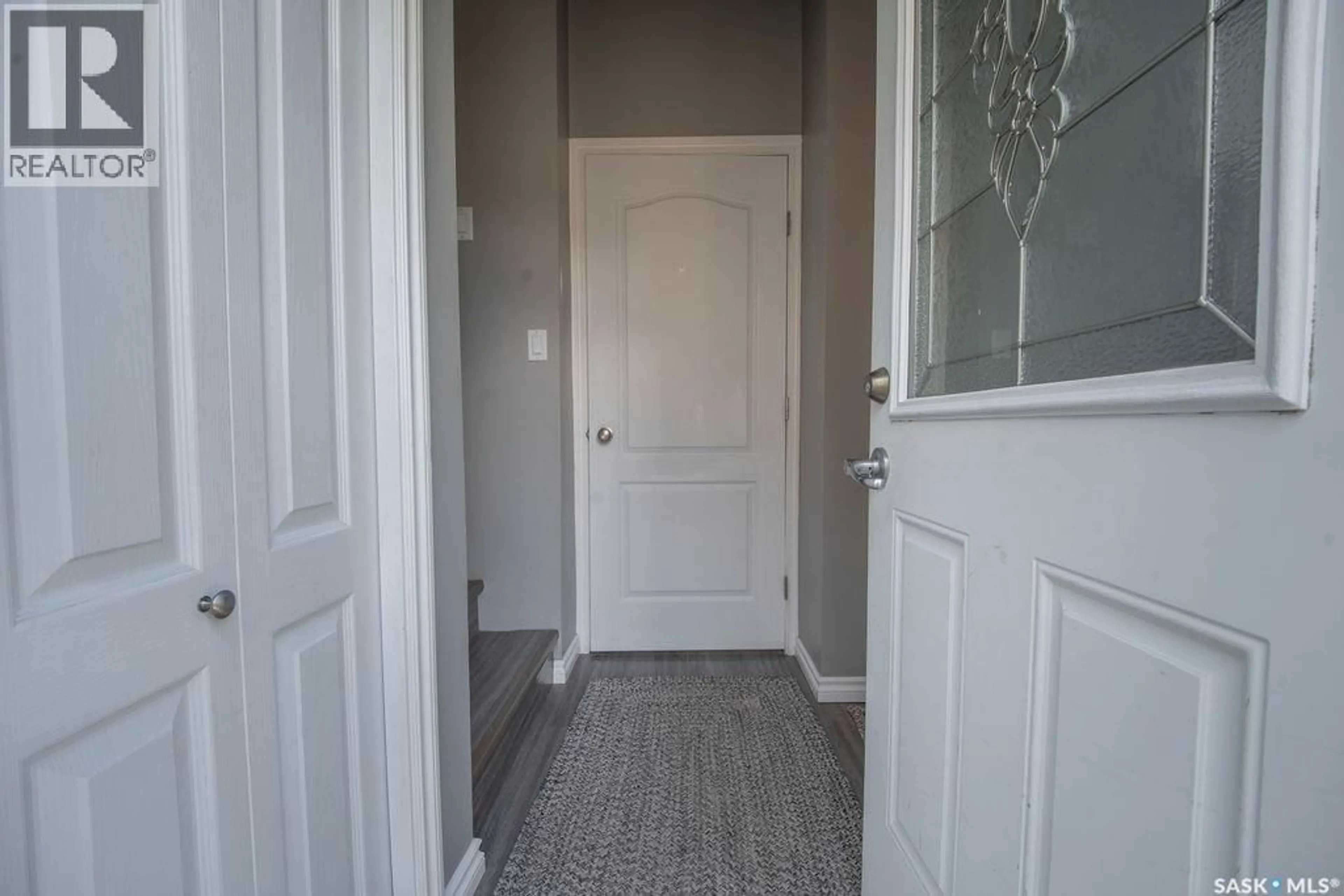 Indoor entryway for 624 10TH STREET, Humboldt Saskatchewan S0K2A0