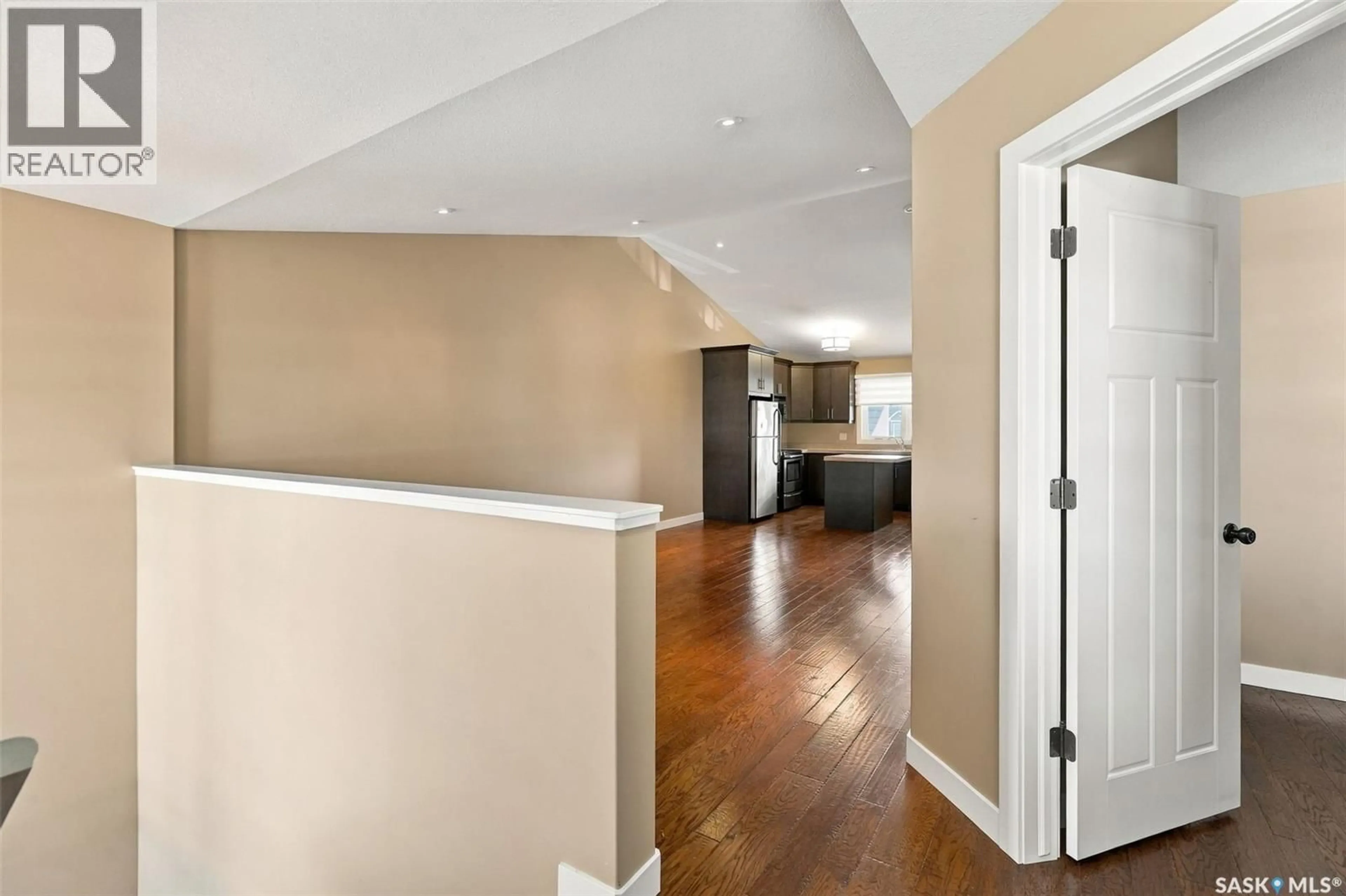 Indoor entryway for E - 4207 GREEN APPLE DRIVE, Regina Saskatchewan S4V1M6