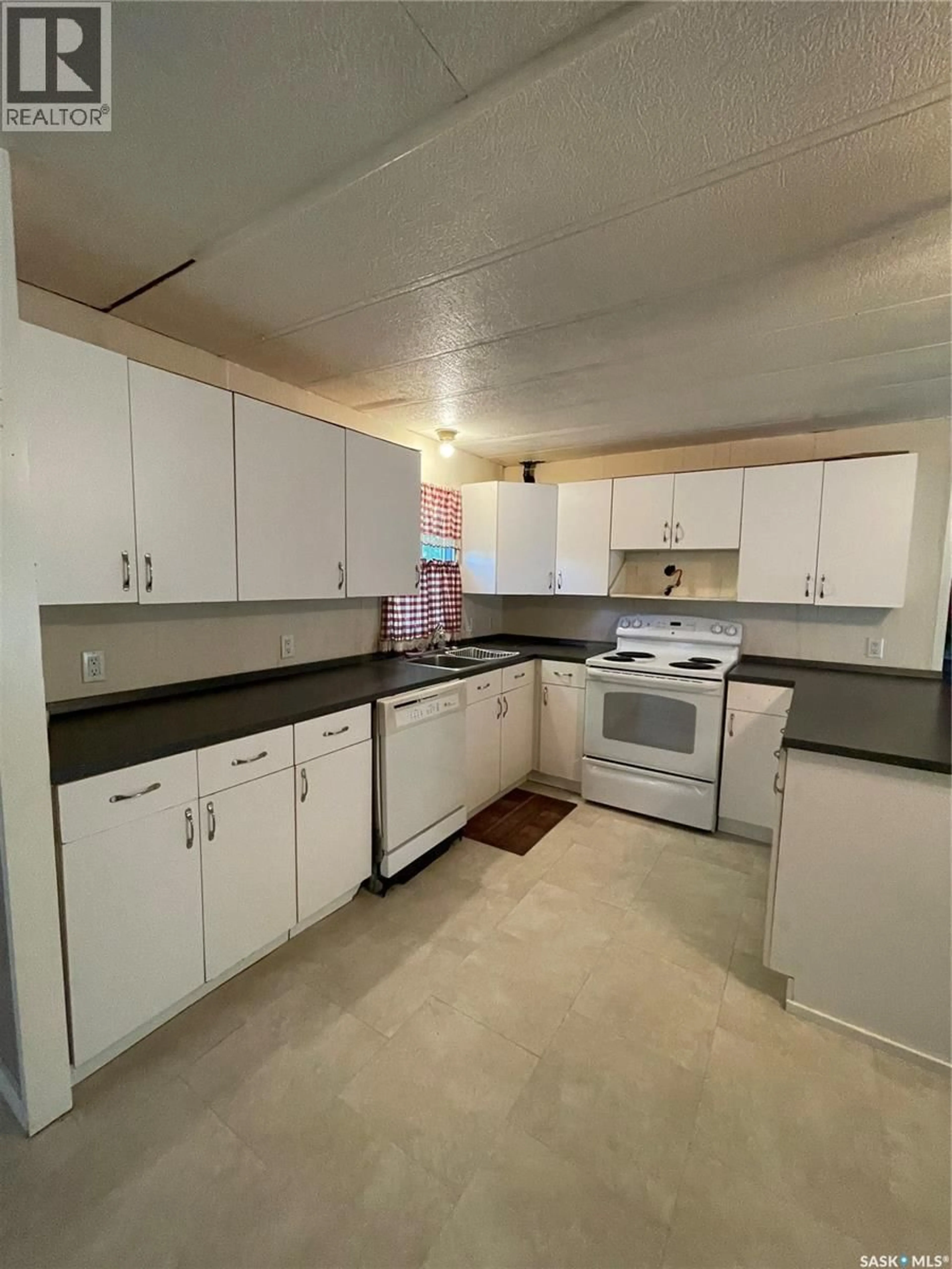 Standard kitchen, unknown for 607 SPRUCE PLACE, Hudson Bay Saskatchewan S0E0Y0