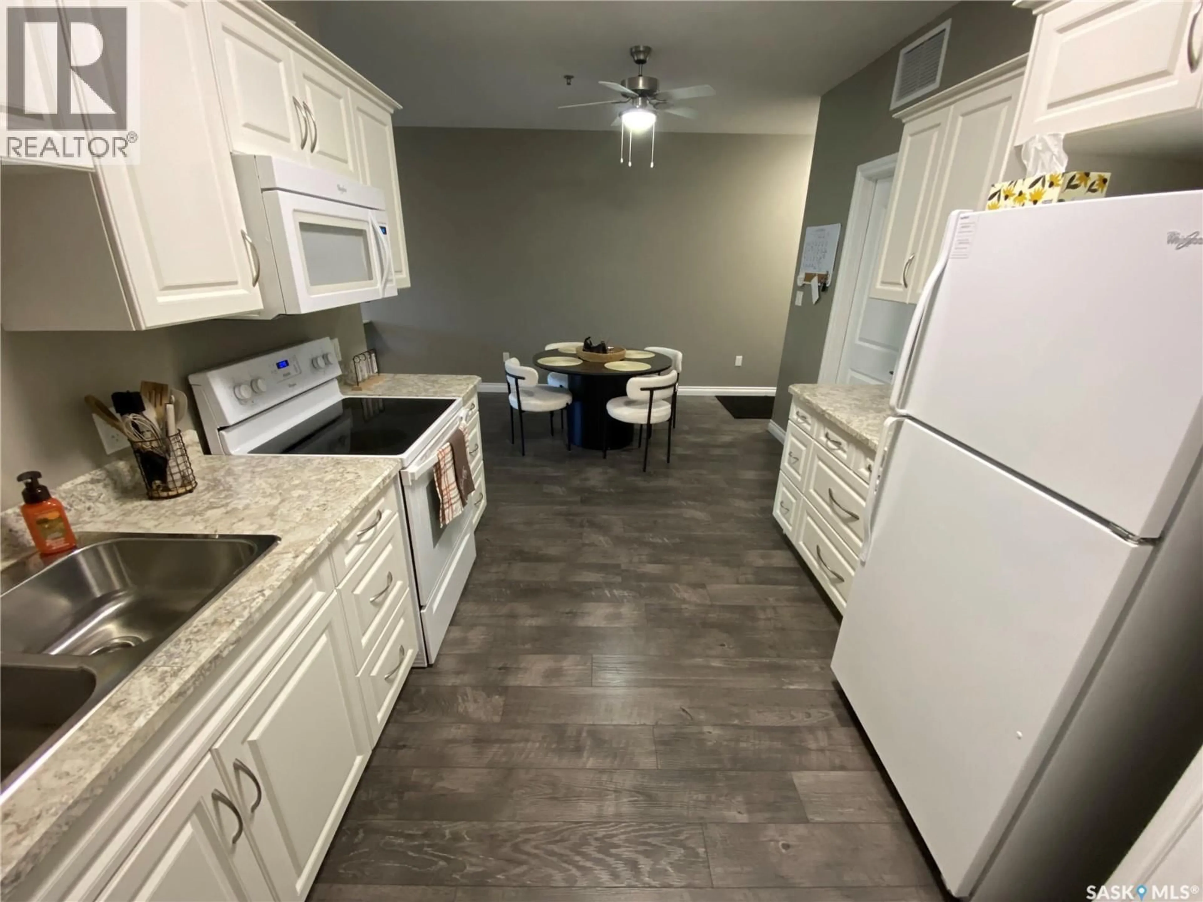 Standard kitchen, unknown for 123 - 305 BALMORAL STREET, Yorkton Saskatchewan S3N4J2