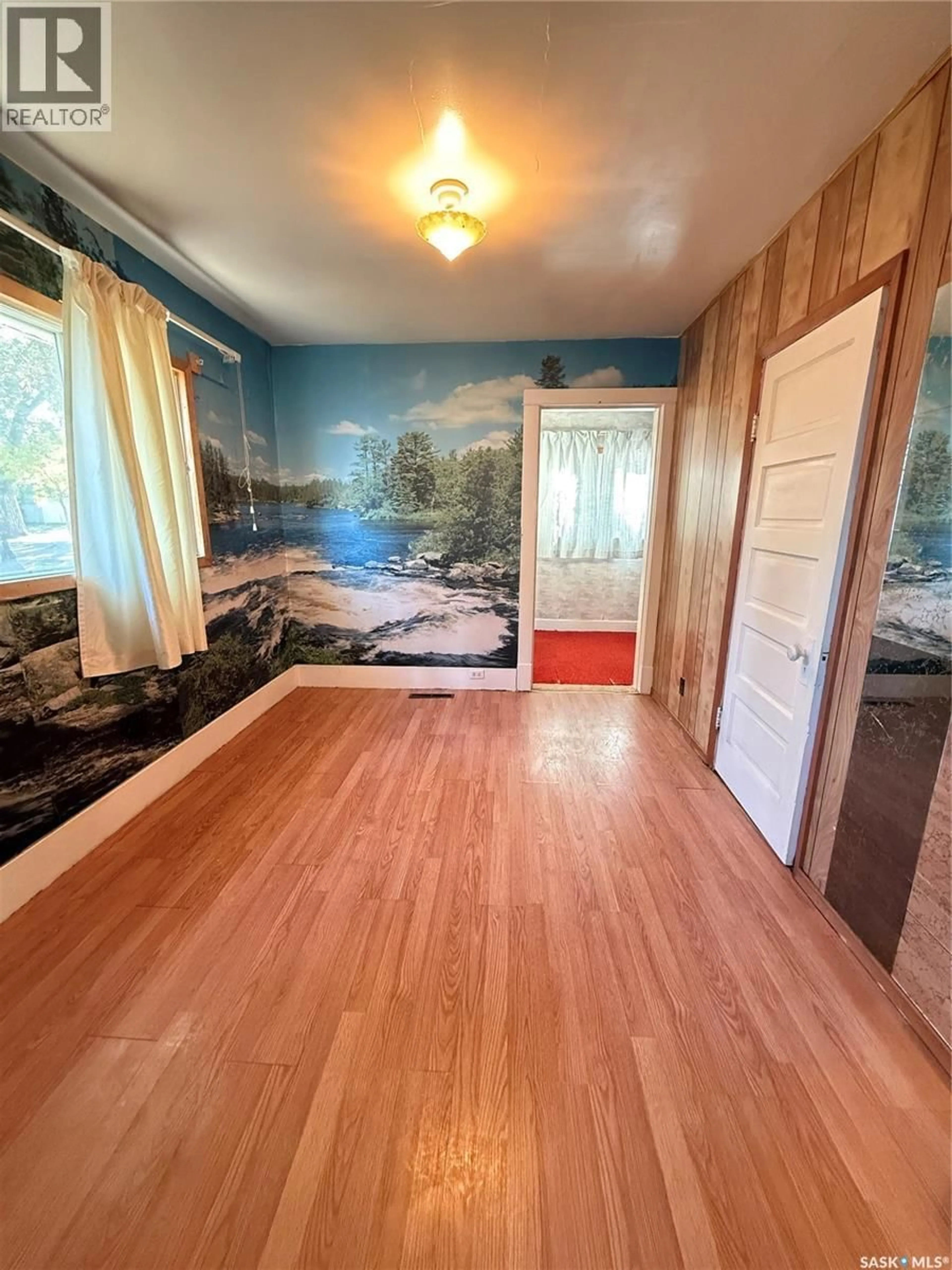 Indoor entryway for 713 HEALY AVENUE, Radville Saskatchewan S0C2G0