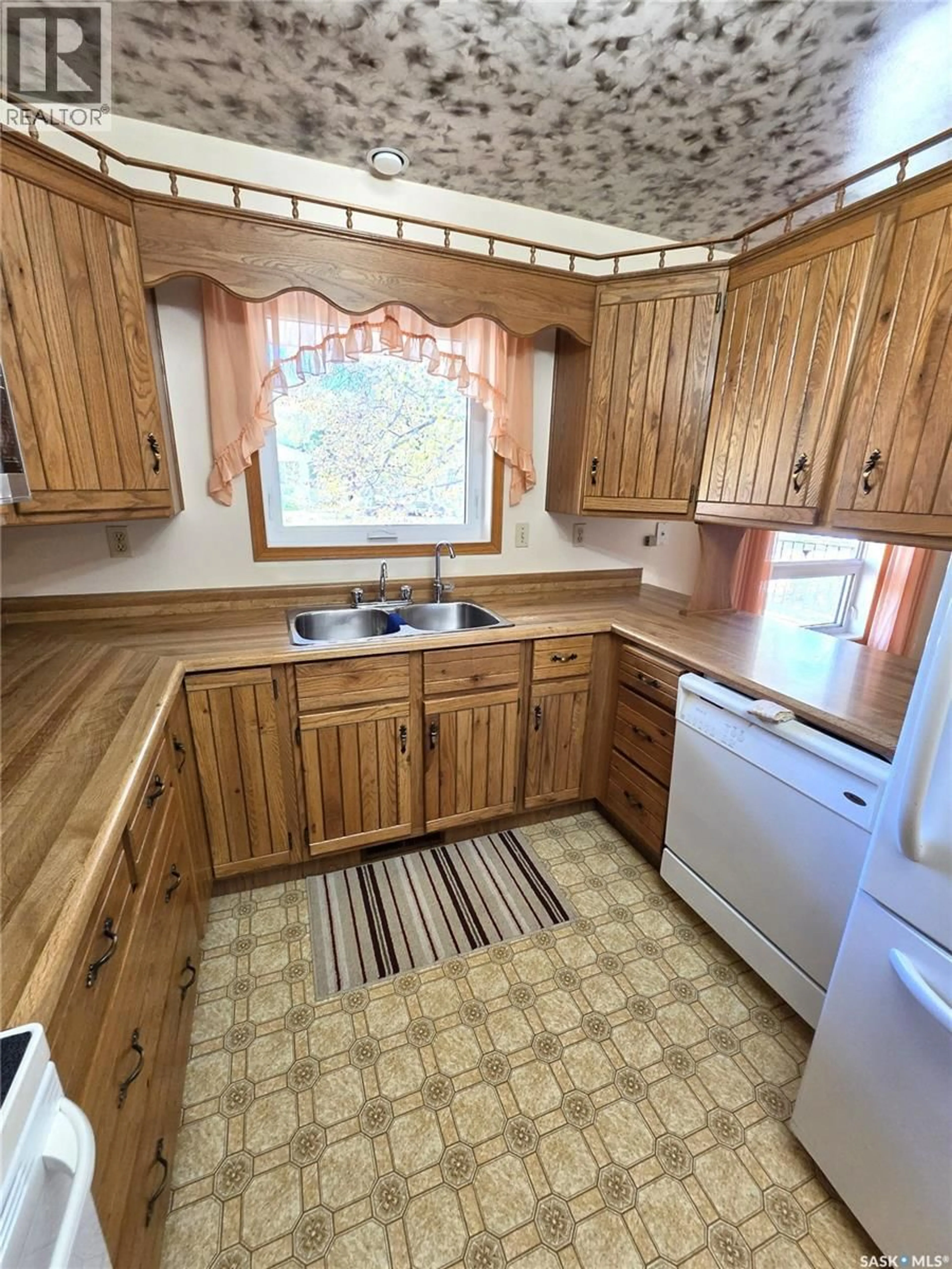 Standard kitchen, unknown for 125 MAINPRIZE STREET, Midale Saskatchewan S0C1S0