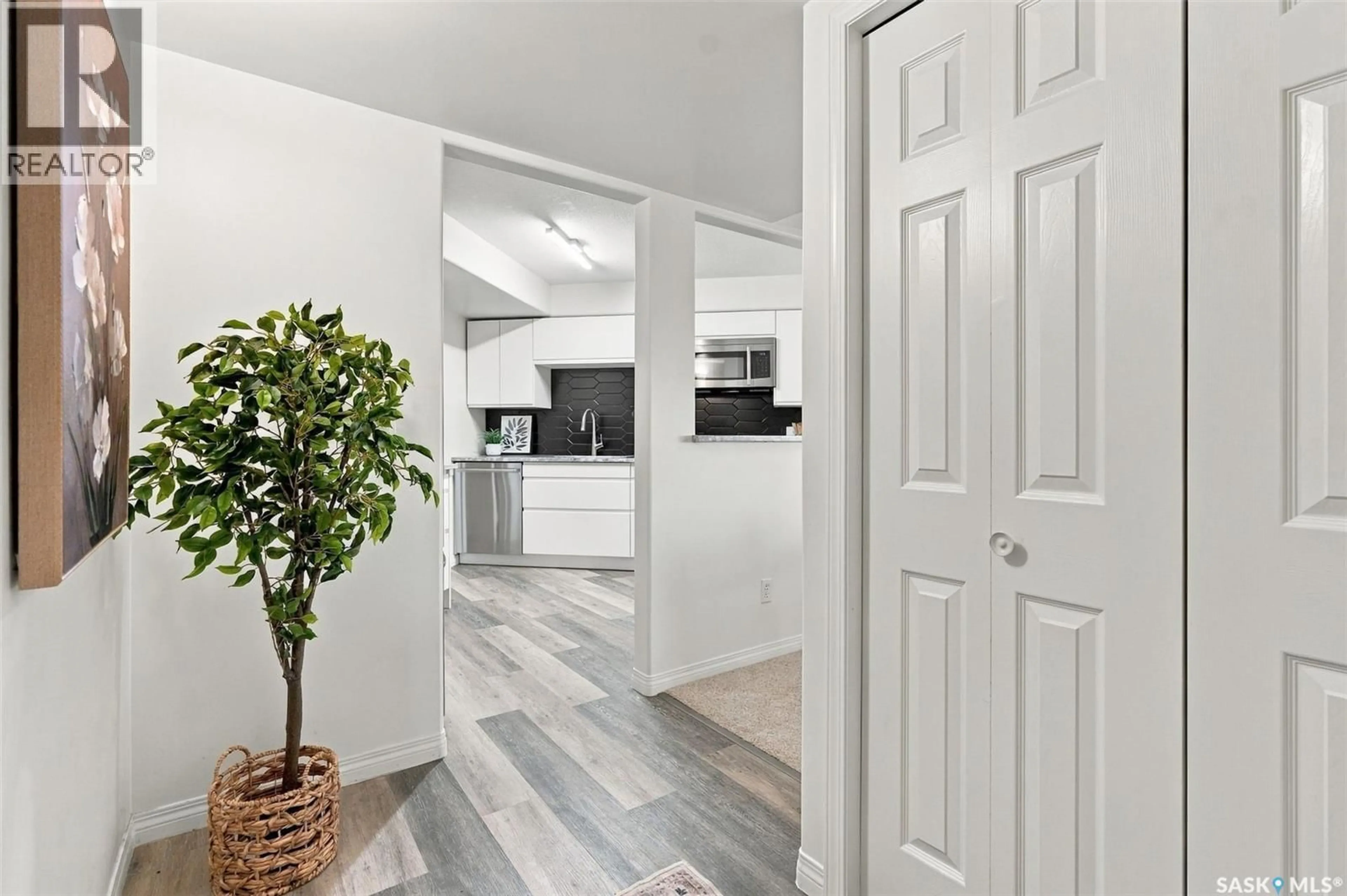 Indoor entryway for 208 - 1700 MAIN STREET, Saskatoon Saskatchewan S7H5S1