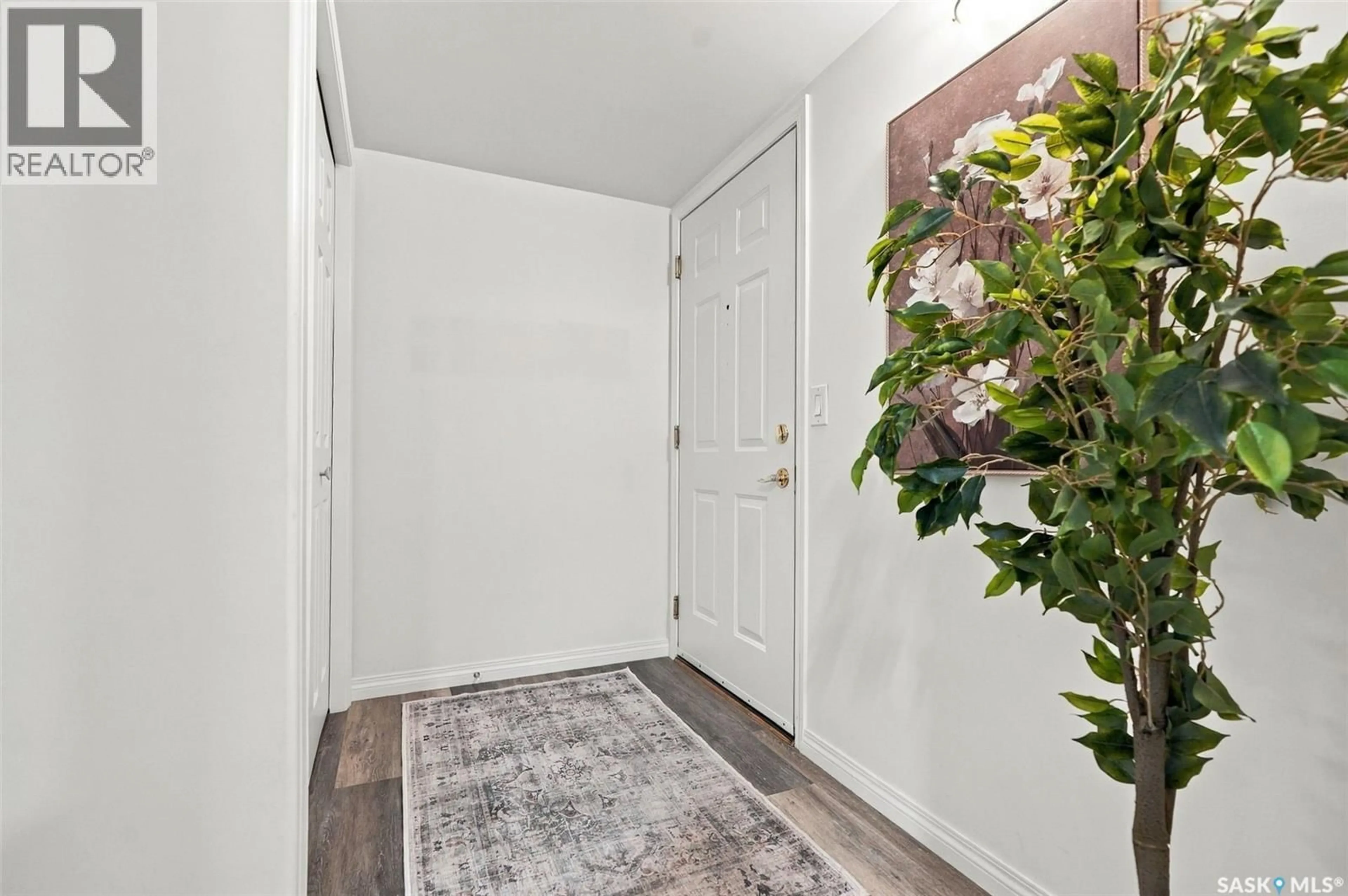 Indoor entryway for 208 - 1700 MAIN STREET, Saskatoon Saskatchewan S7H5S1