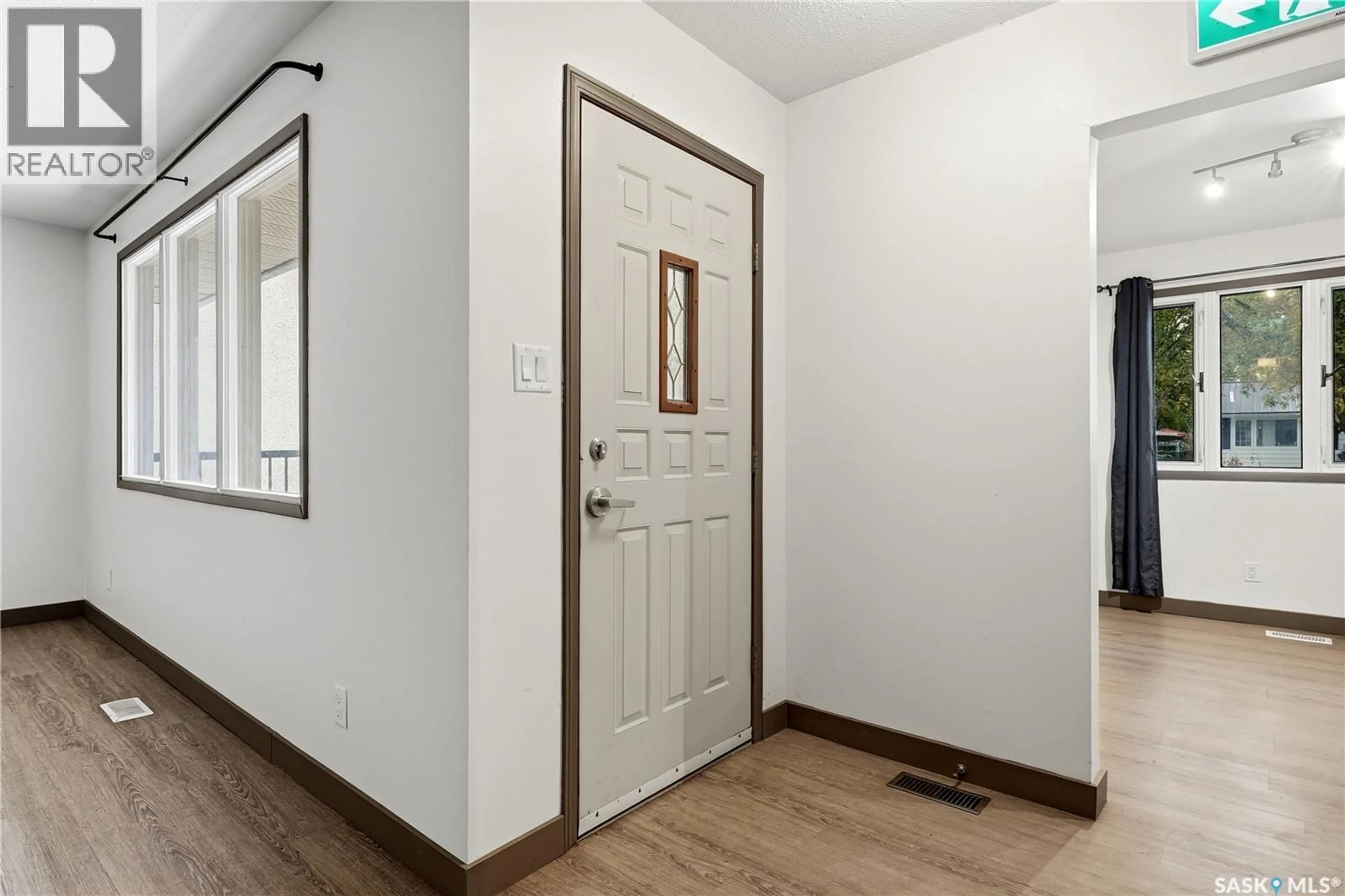 Indoor entryway for 148 WOODWARD AVENUE, Regina Saskatchewan S4R3H4