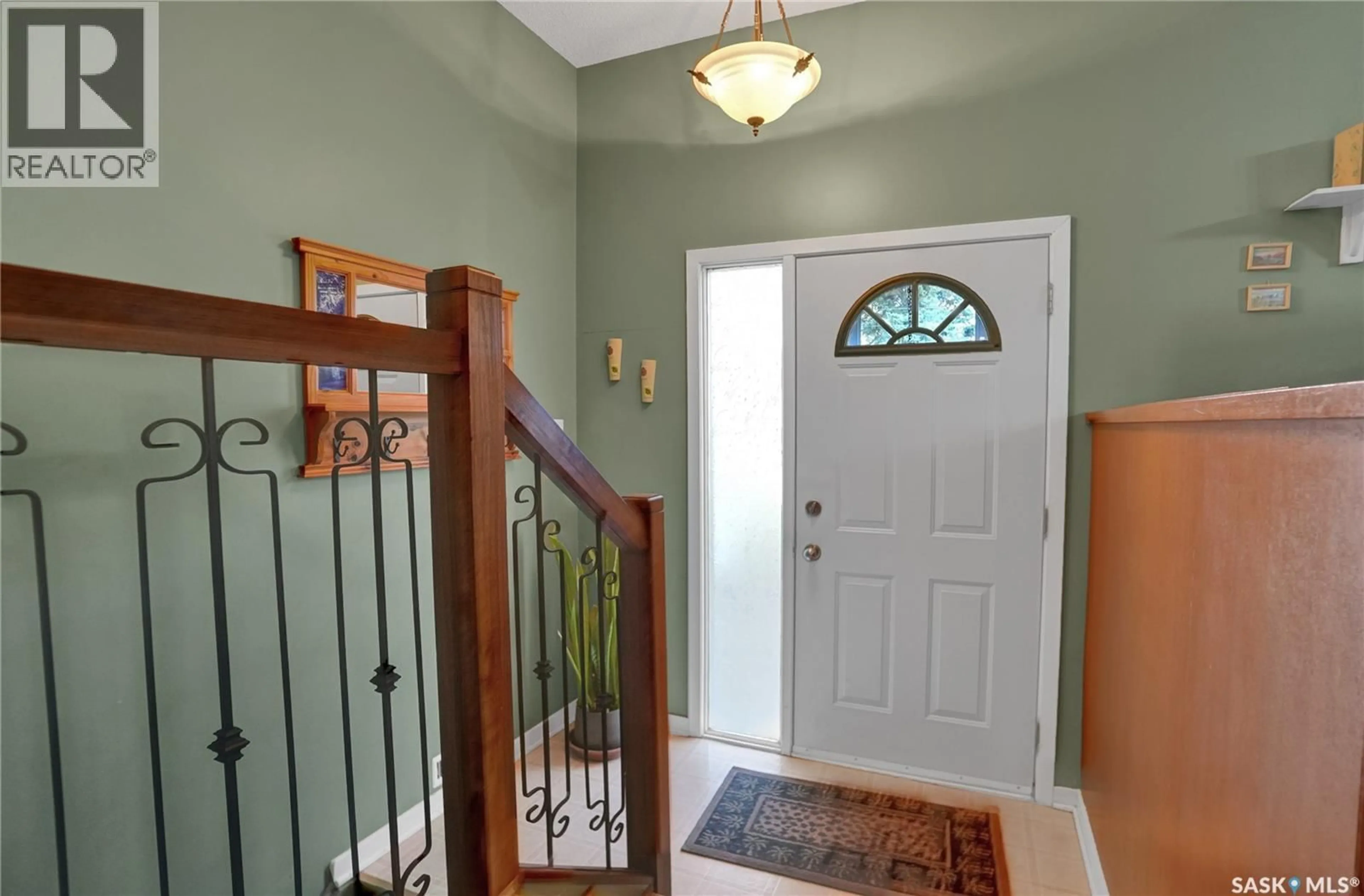 Indoor entryway for 972 SIMCOE STREET, Moose Jaw Saskatchewan S4P0J3