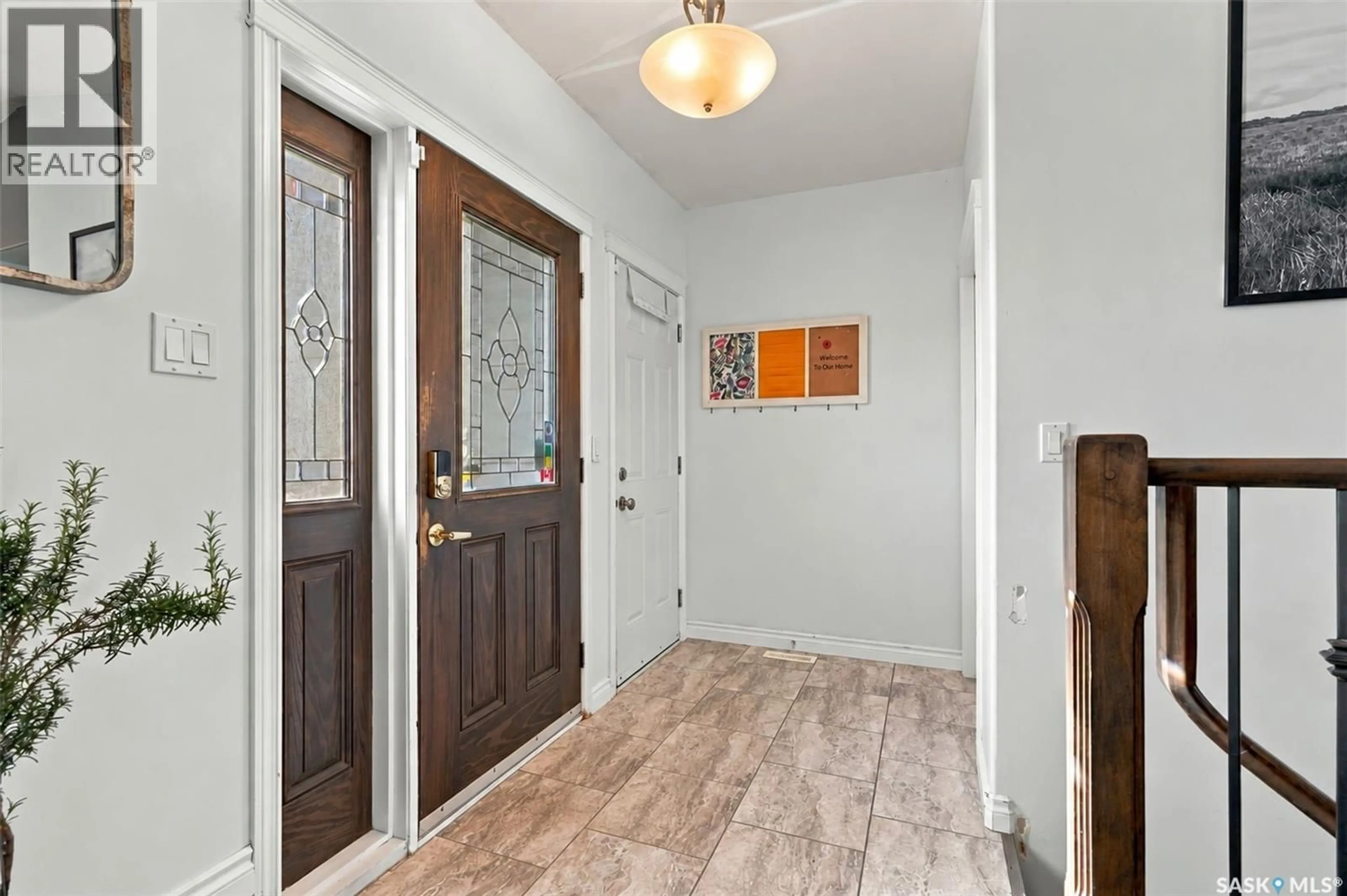 Indoor entryway for 927 COPPERMINE WAY, Martensville Saskatchewan S0K0A2