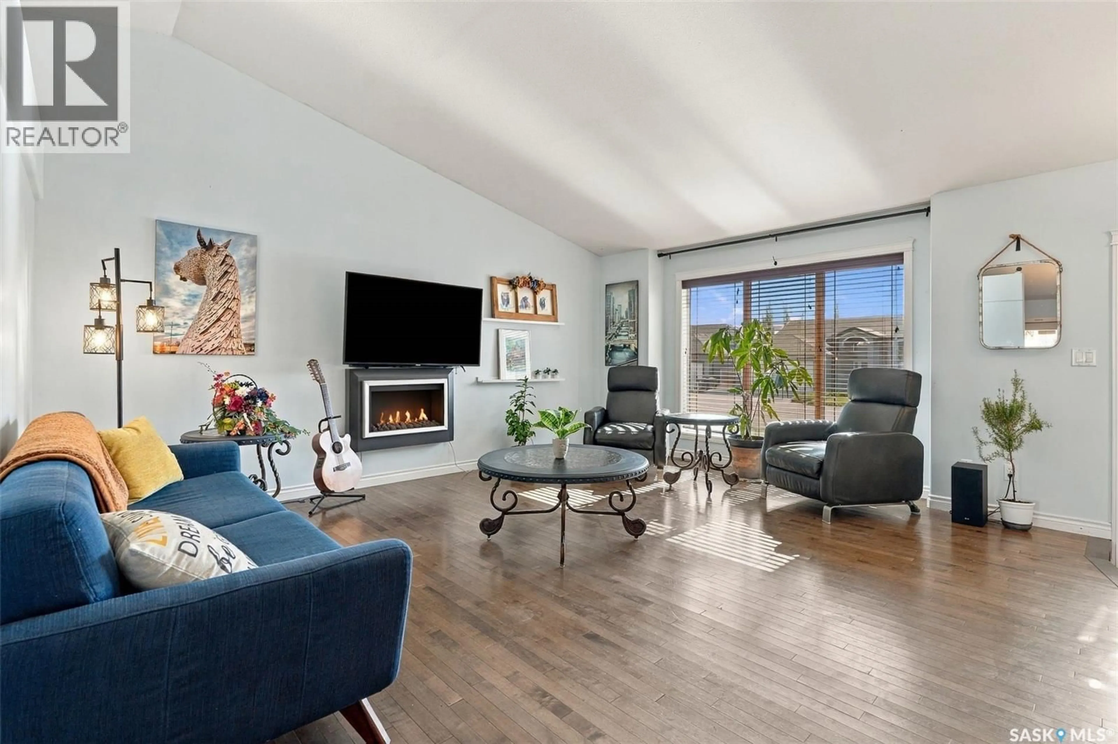 Living room with furniture, unknown for 927 COPPERMINE WAY, Martensville Saskatchewan S0K0A2