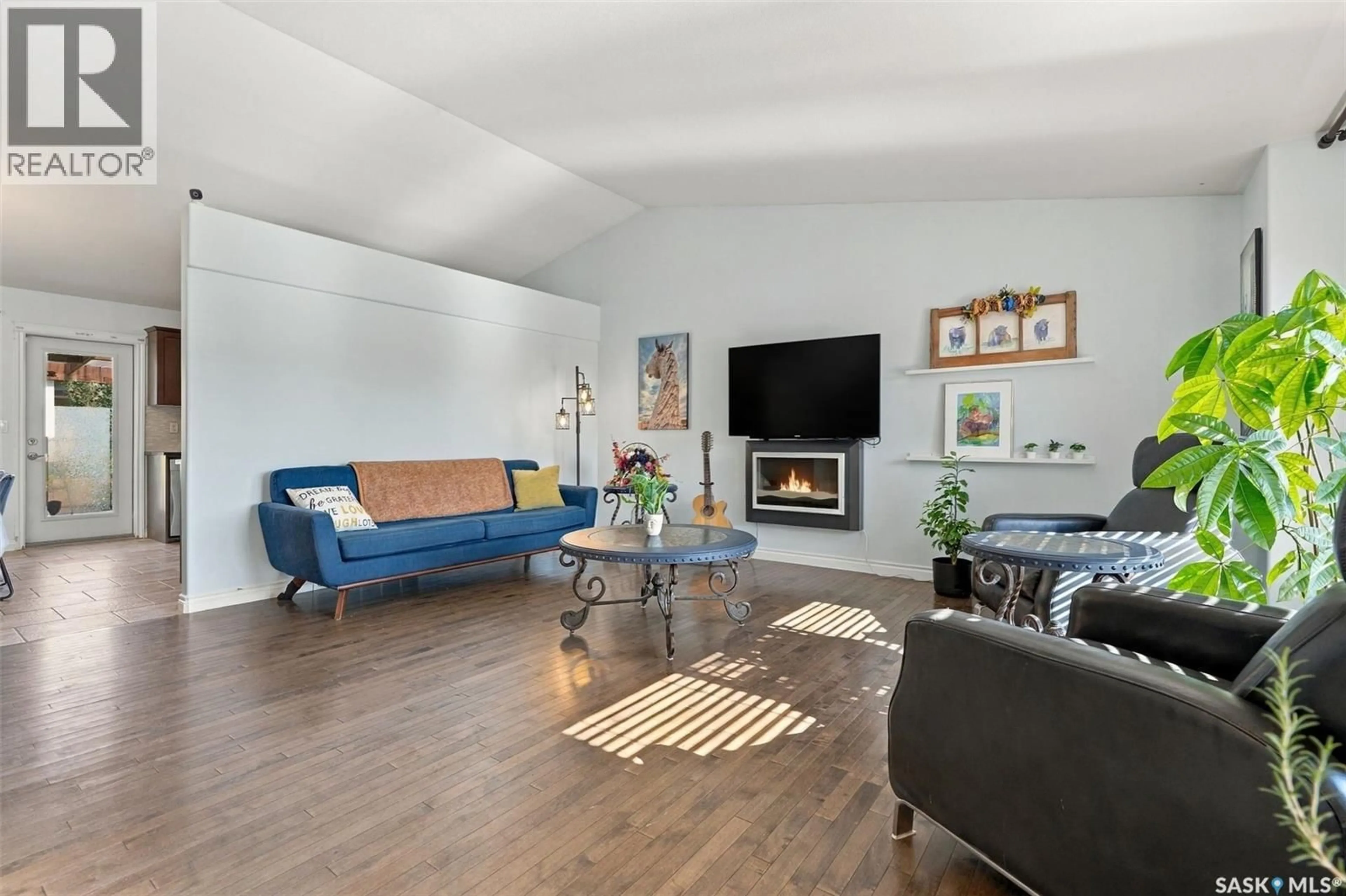 Living room with furniture, unknown for 927 COPPERMINE WAY, Martensville Saskatchewan S0K0A2