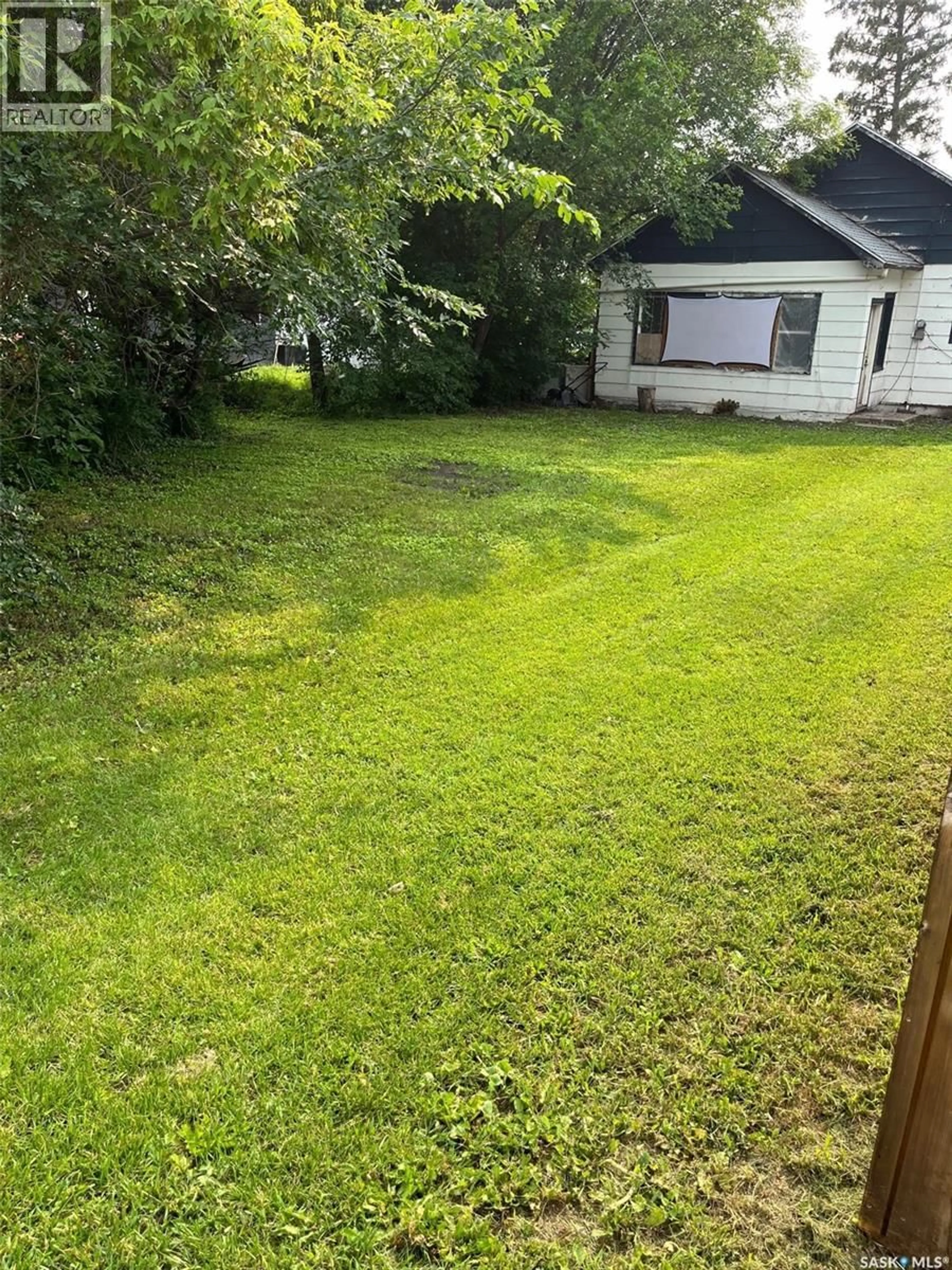 A pic from outside/outdoor area/front of a property/back of a property/a pic from drone, street for 704 WEST AVENUE, Kamsack Saskatchewan S0A1S0