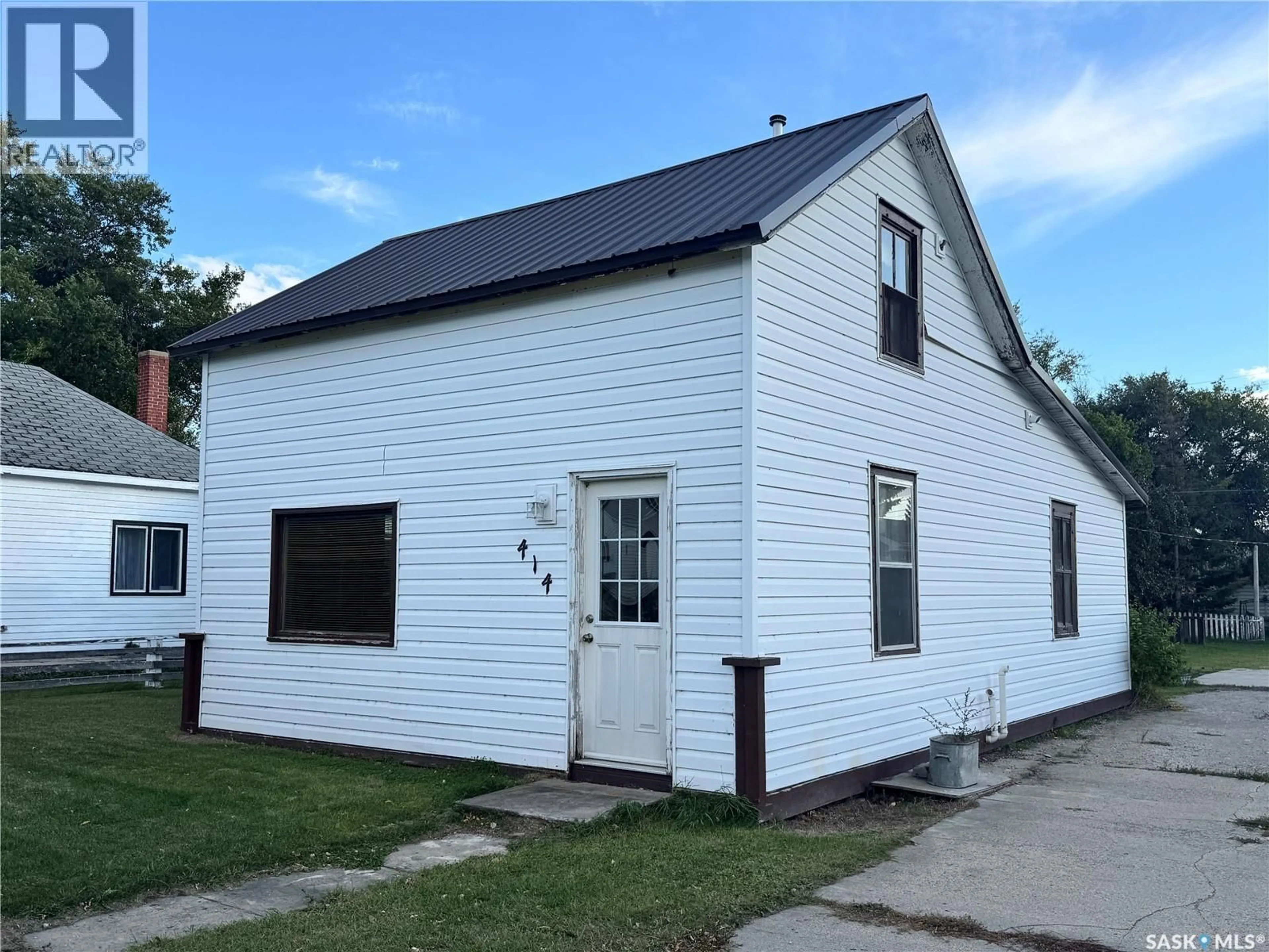 Home with vinyl exterior material, building for 414 4TH AVENUE, Biggar Saskatchewan S0K0M0
