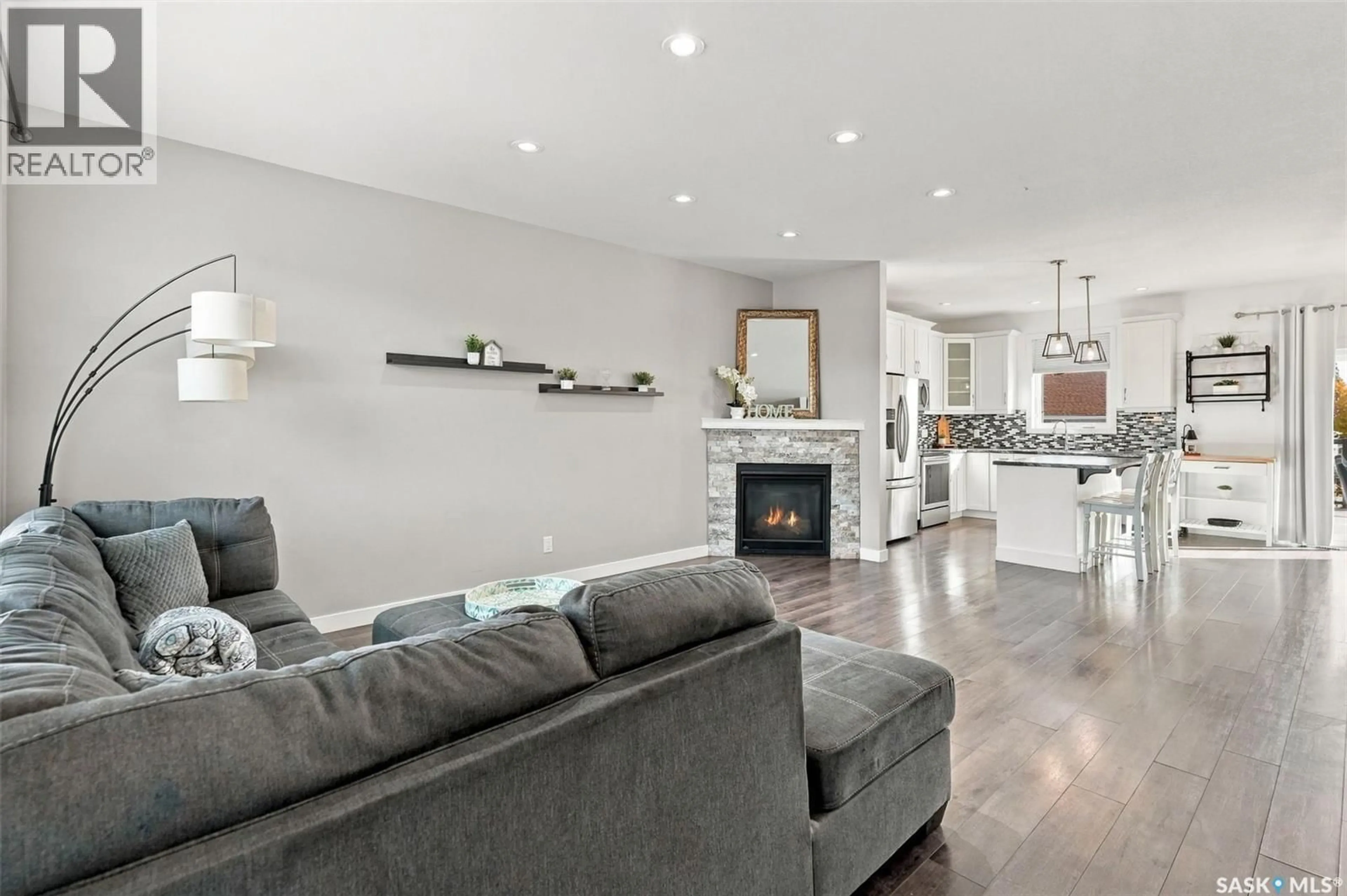 Living room with furniture, unknown for 638 ASPEN CRESCENT, Pilot Butte Saskatchewan S0G3Z0