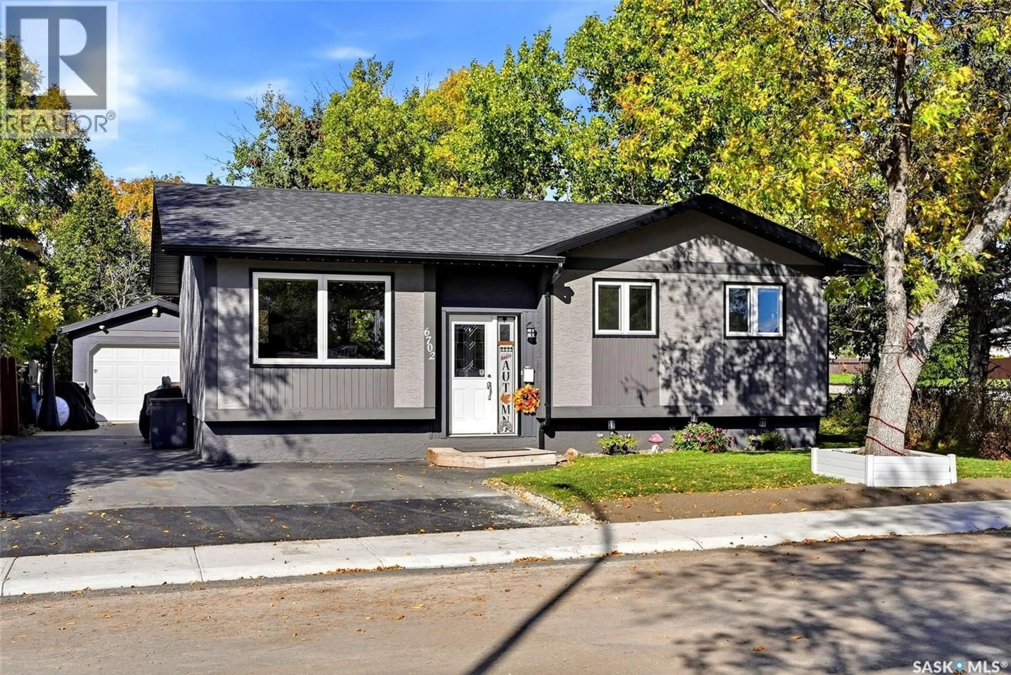 Home with vinyl exterior material, street for 6702 WHELAN DRIVE, Regina Saskatchewan S4X3V8