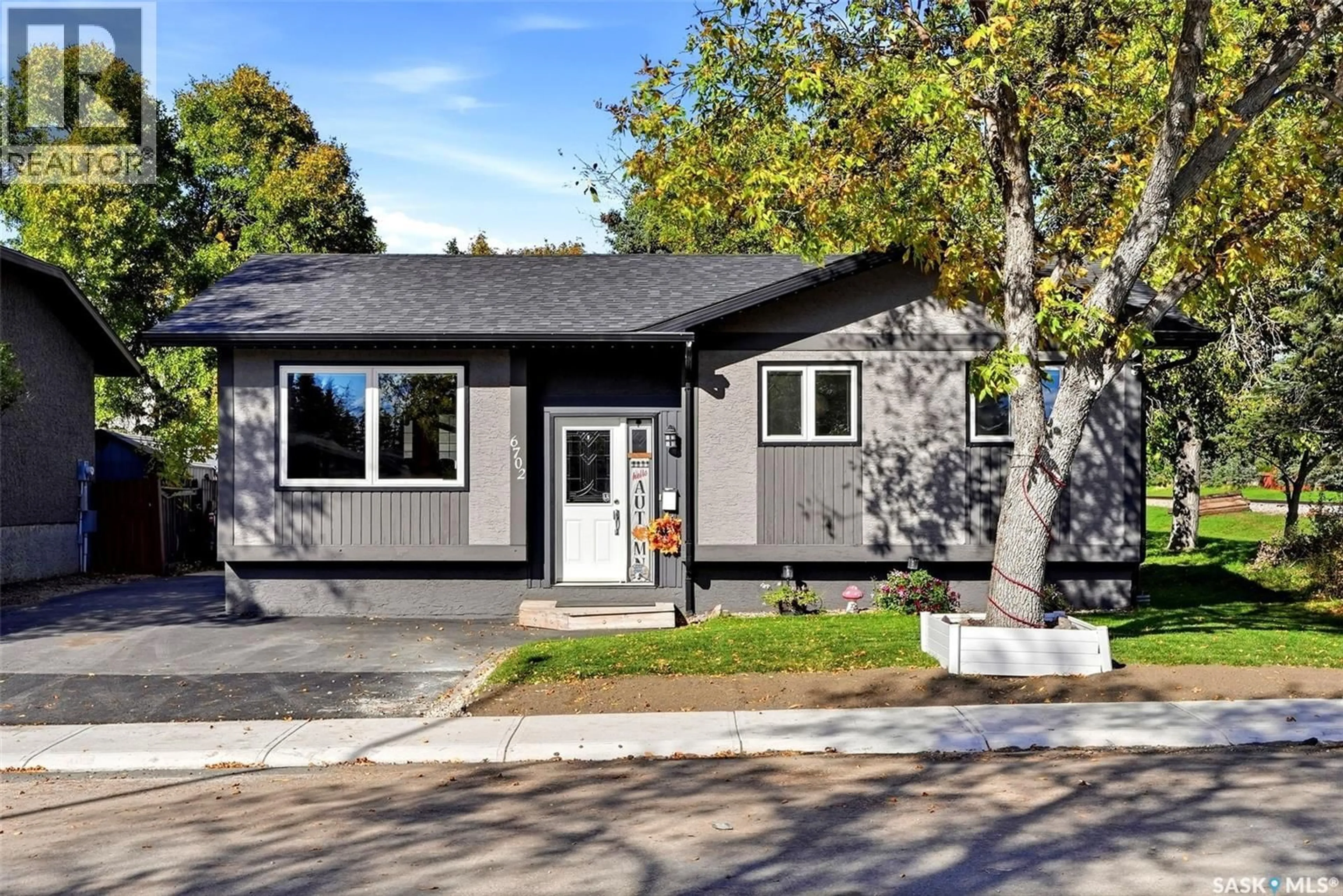 Home with vinyl exterior material, street for 6702 WHELAN DRIVE, Regina Saskatchewan S4X3V8