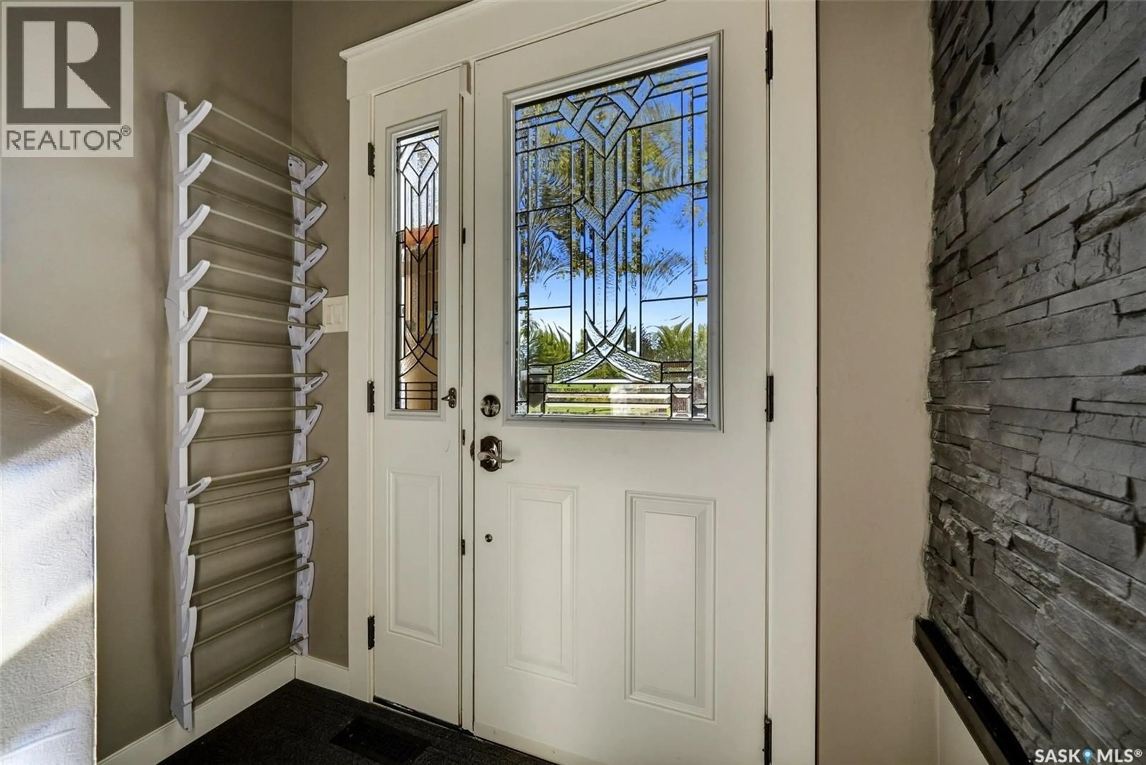 Indoor entryway for 6702 WHELAN DRIVE, Regina Saskatchewan S4X3V8