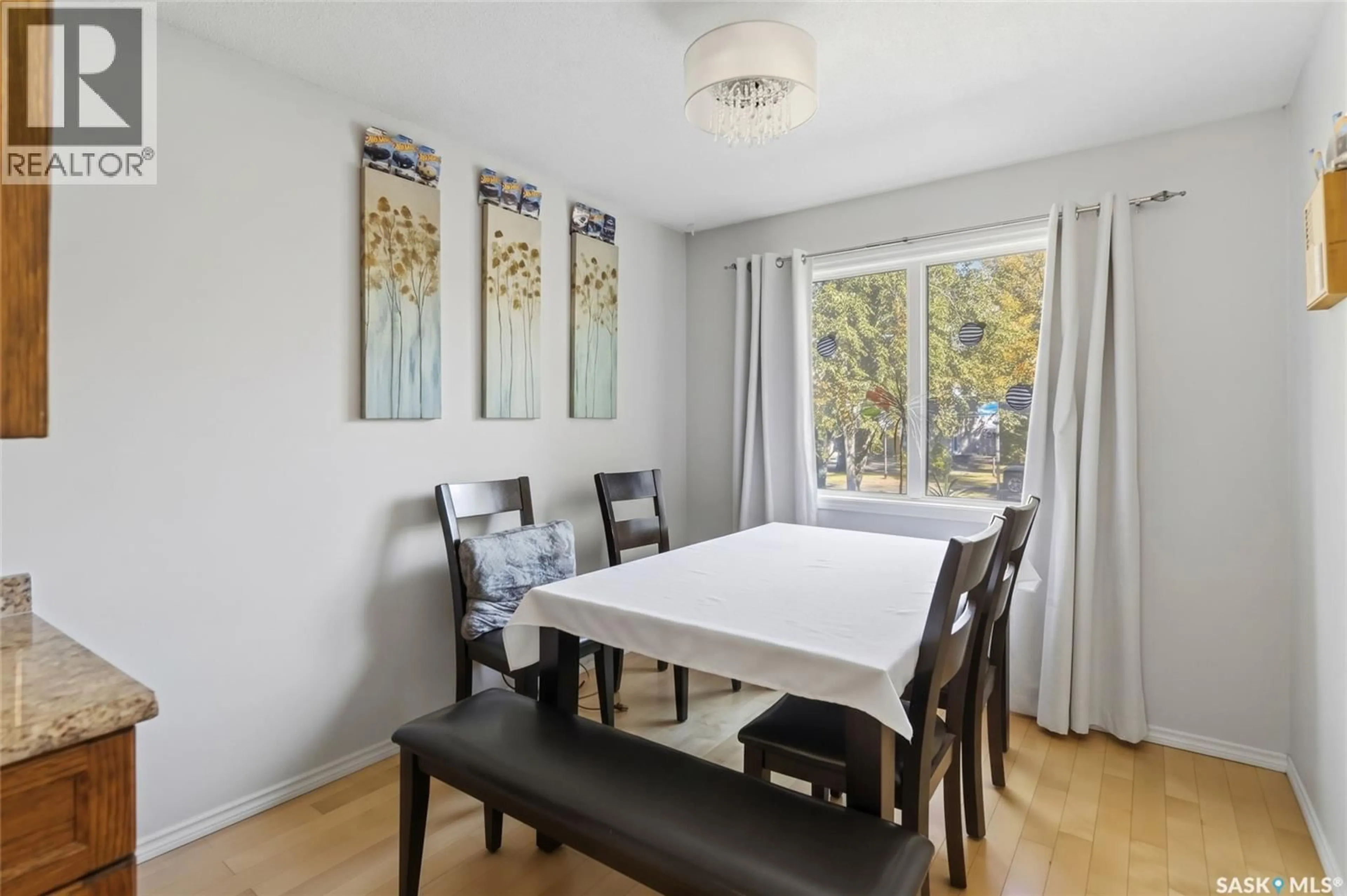 Dining room, wood/laminate floor for 1814 WILSON CRESCENT, Saskatoon Saskatchewan S7J2P1