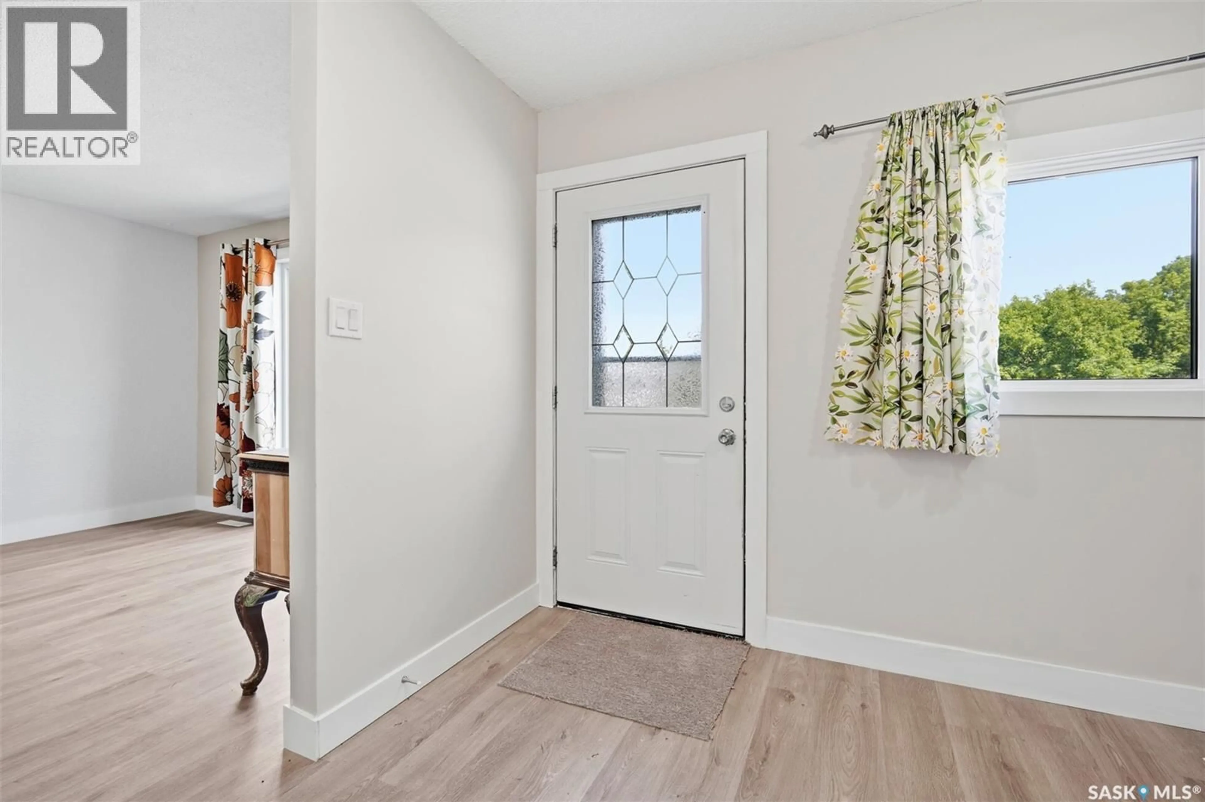 Indoor entryway for 1919 14TH STREET, Prince Albert Saskatchewan S6V3P3