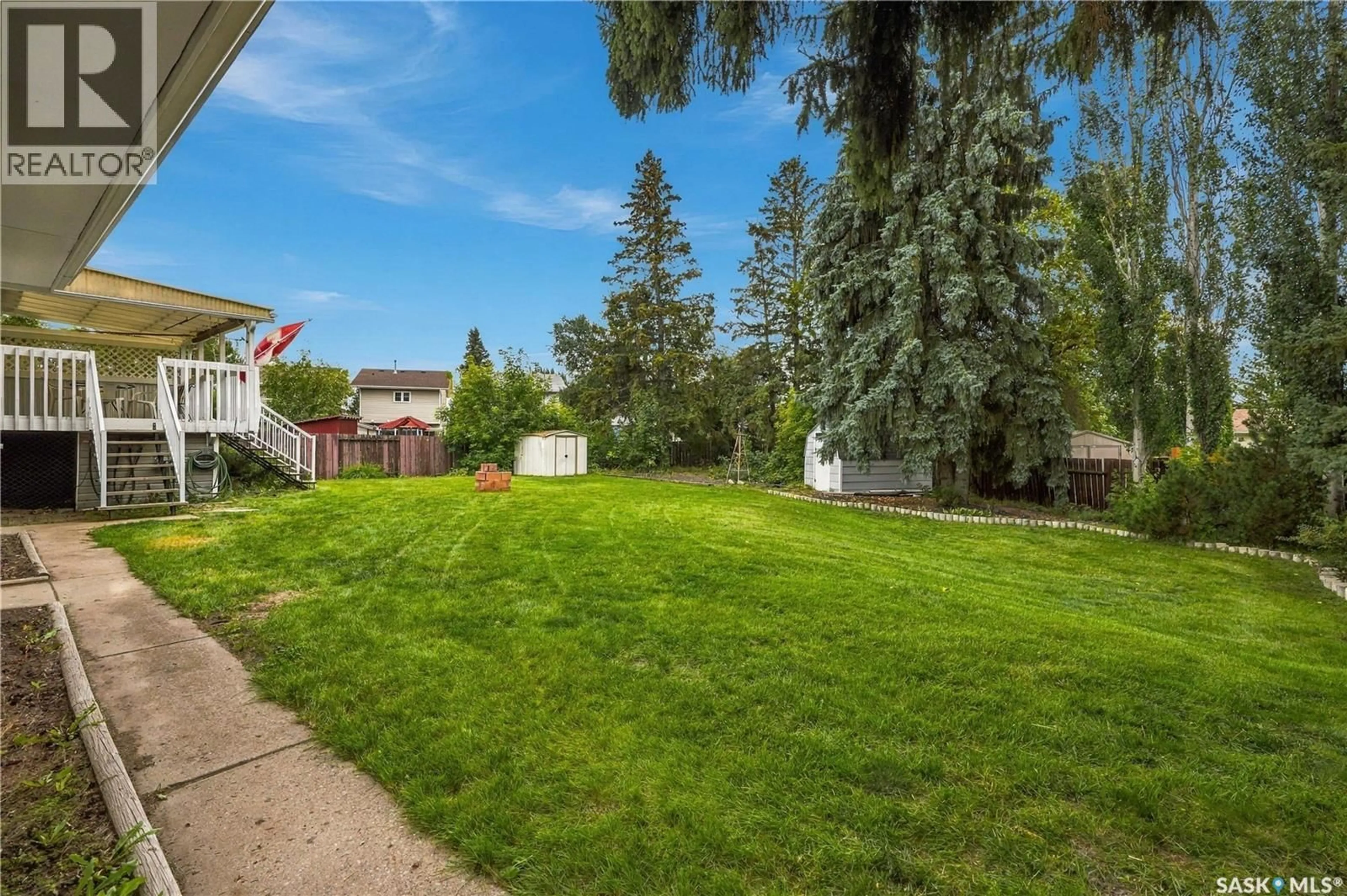 A pic from outside/outdoor area/front of a property/back of a property/a pic from drone, street for 618 PRIEL COURT, Saskatoon Saskatchewan S7M4K6