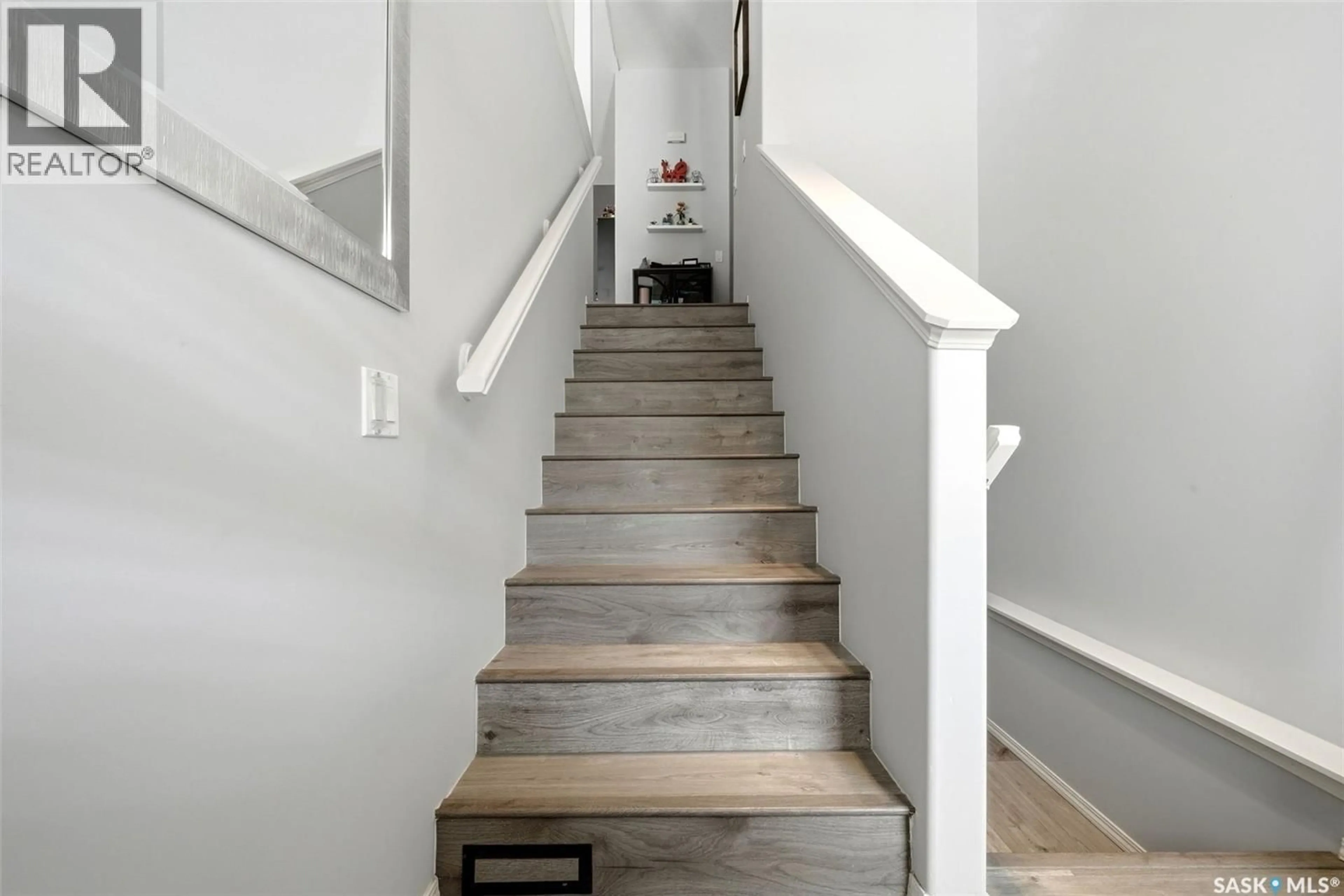 Stairs for 32 4425 NICURITY DRIVE, Regina Saskatchewan S4X0E6