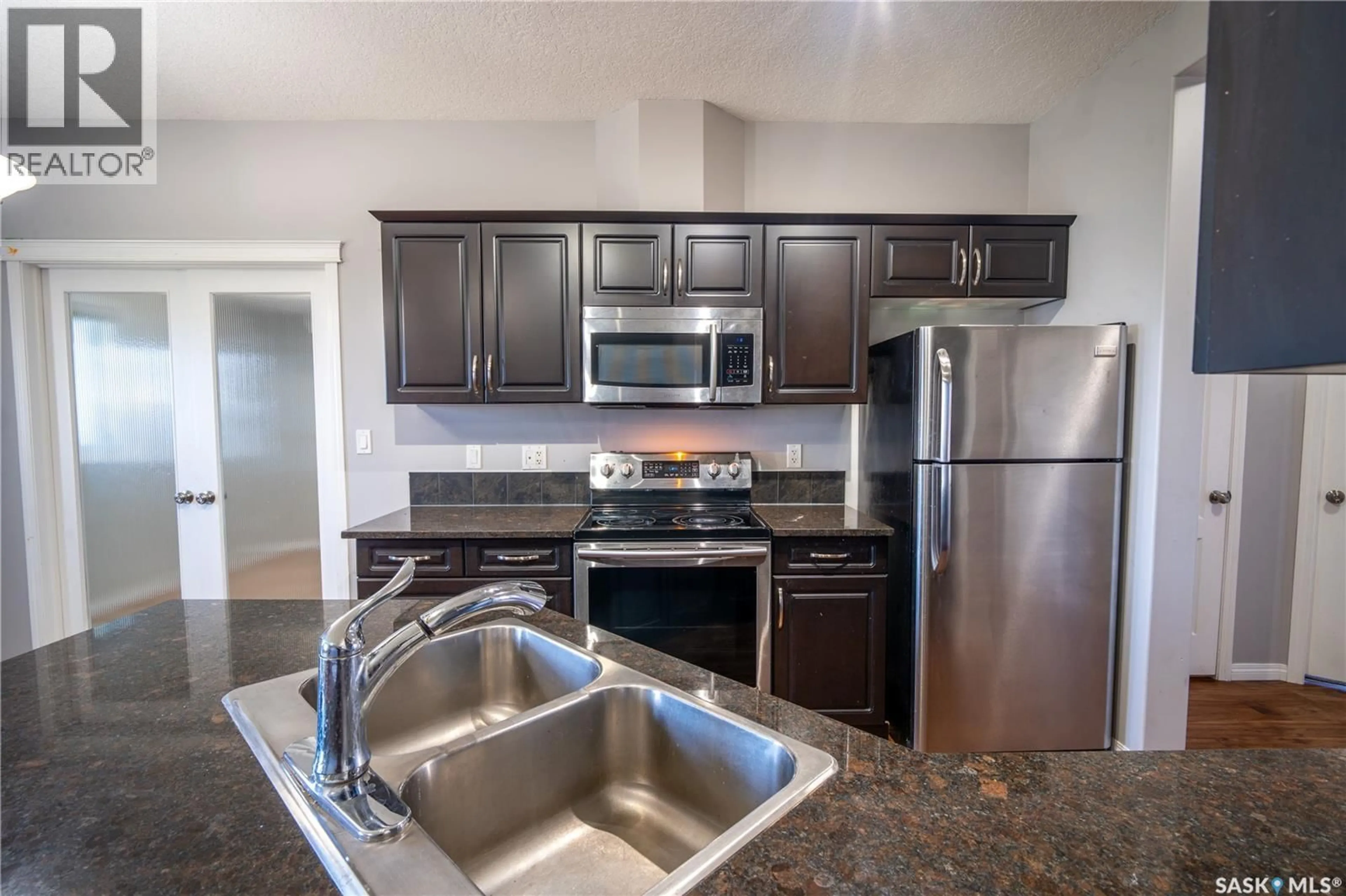 Standard kitchen, unknown for 204 - 3818 DEWDNEY AVENUE, Regina Saskatchewan S4Z0A6