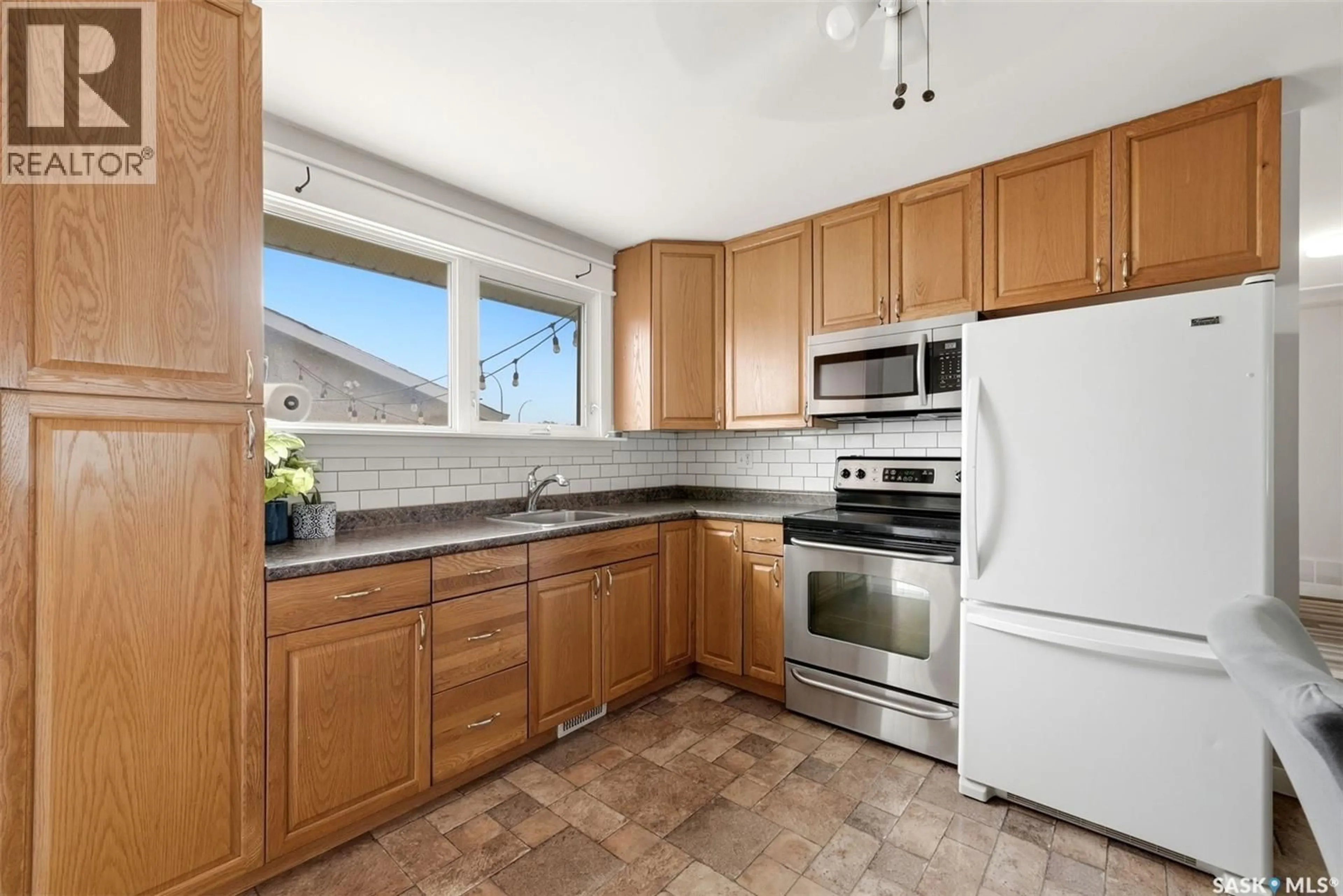 Standard kitchen, ceramic/tile floor for 54 TRUDELLE CRESCENT, Regina Saskatchewan S4T6T3