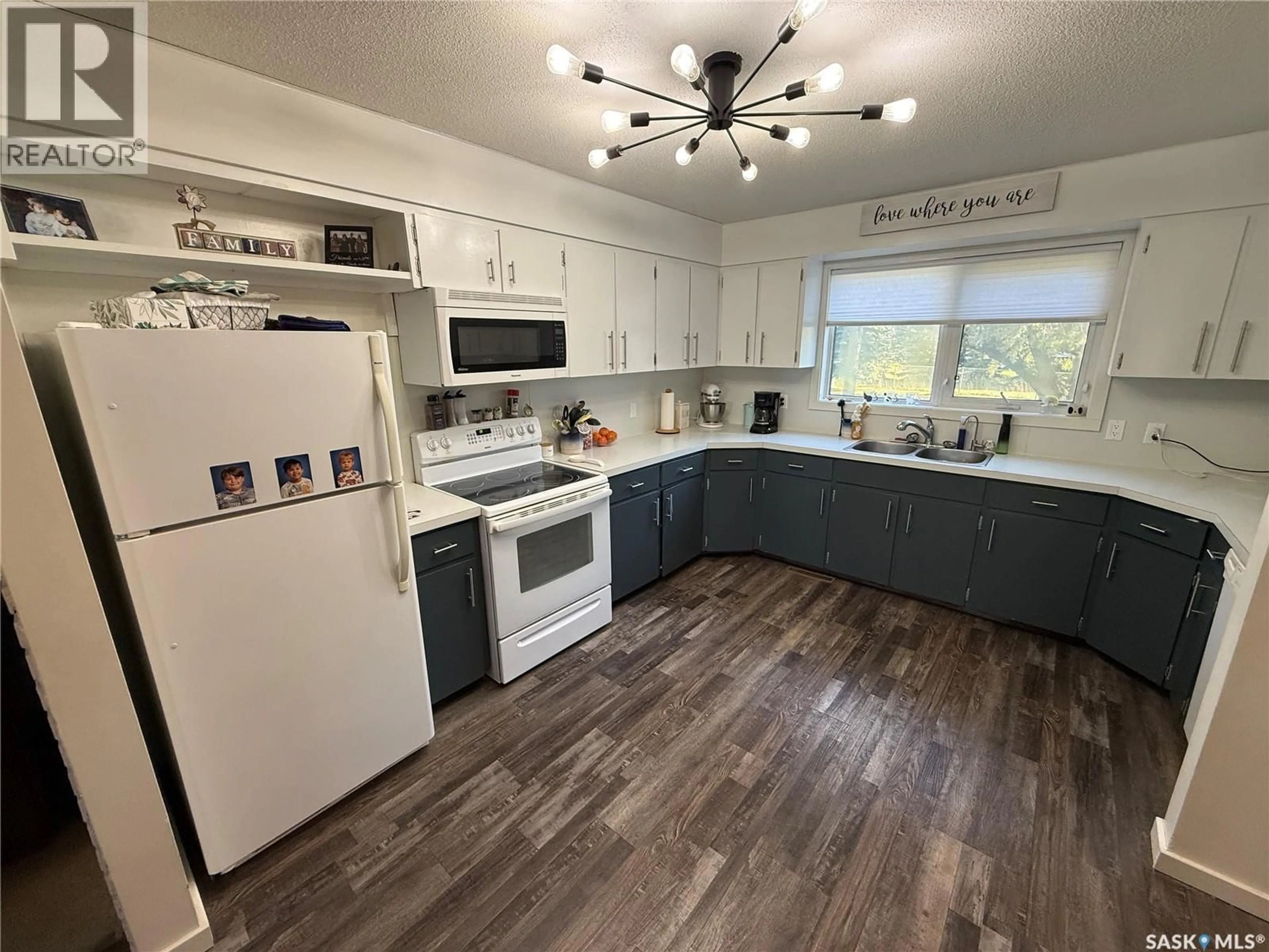Open concept kitchen, unknown for 4 PEPPER PLACE, Shellbrook Saskatchewan S0J2E0