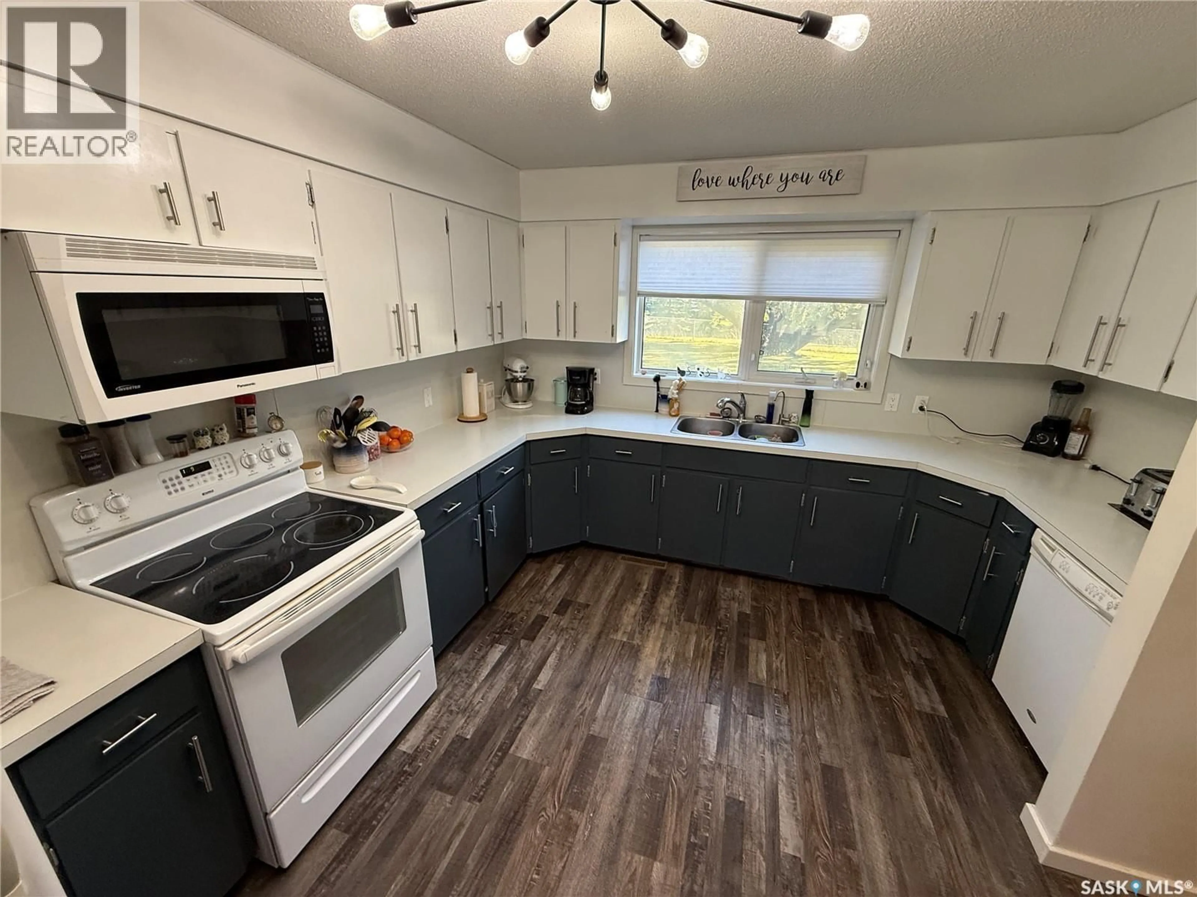 Open concept kitchen, unknown for 4 PEPPER PLACE, Shellbrook Saskatchewan S0J2E0