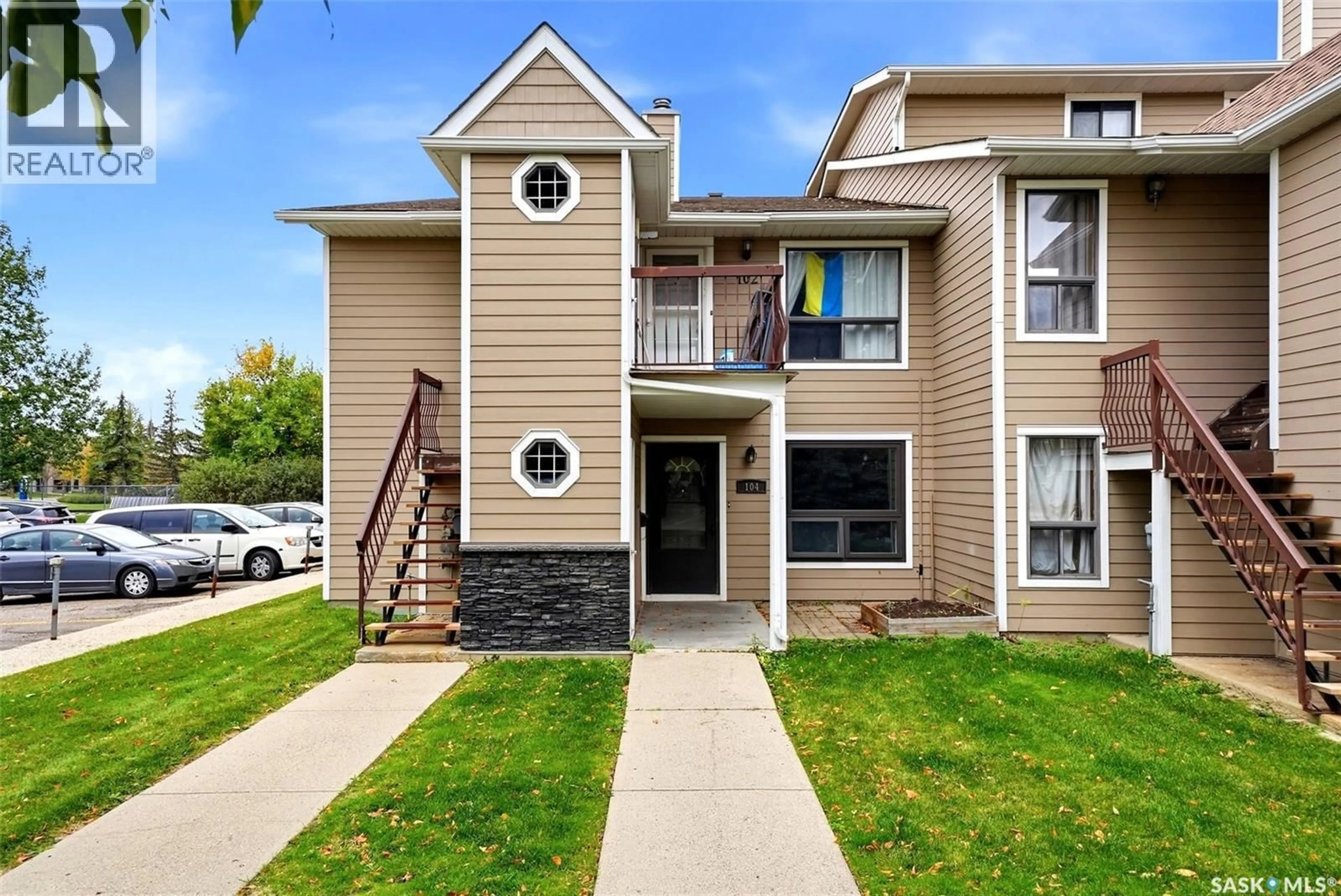 Home with vinyl exterior material, unknown for 104 CEDAR MEADOW DRIVE, Regina Saskatchewan S4X3J6