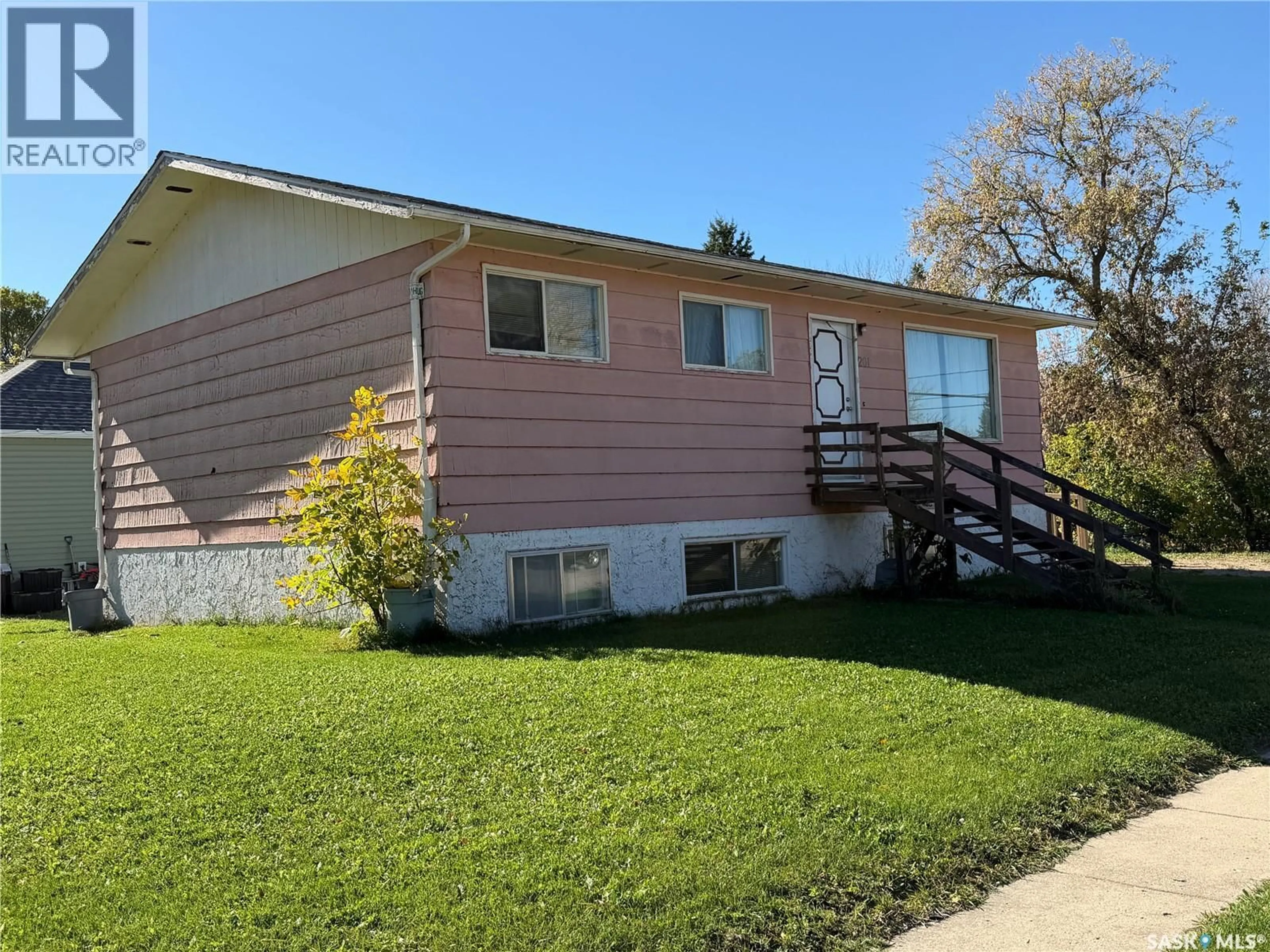 Home with vinyl exterior material, street for 201 2ND AVENUE, Melfort Saskatchewan S0E1A0