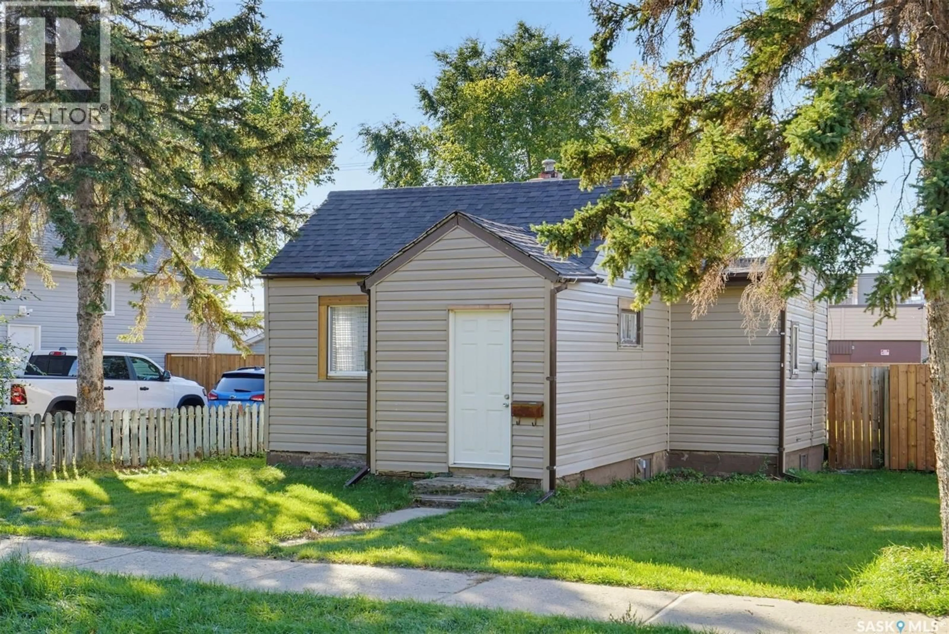 Unknown for 915 23RD STREET, Saskatoon Saskatchewan S7L0S1