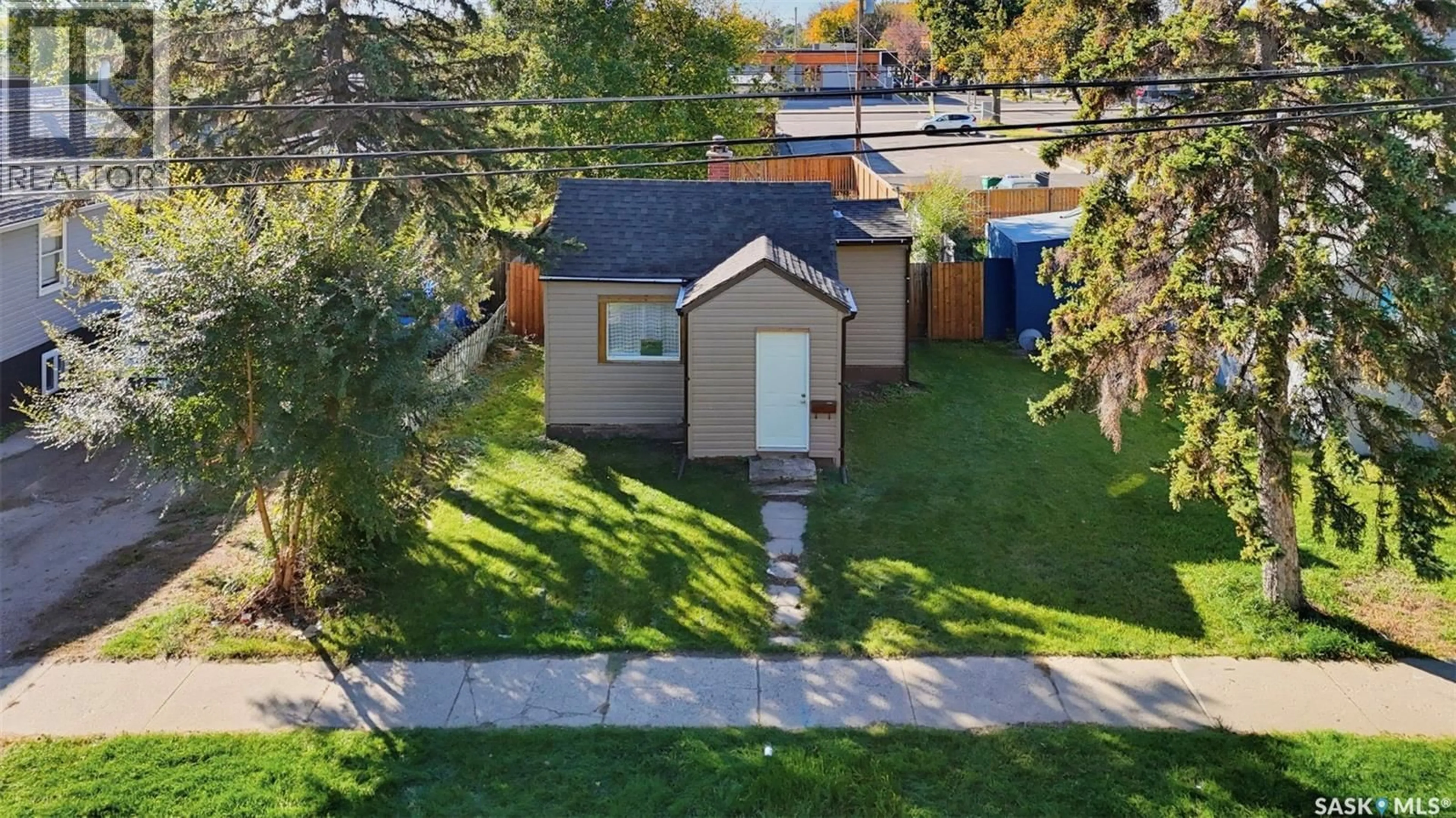 A pic from outside/outdoor area/front of a property/back of a property/a pic from drone, street for 915 23RD STREET, Saskatoon Saskatchewan S7L0S1