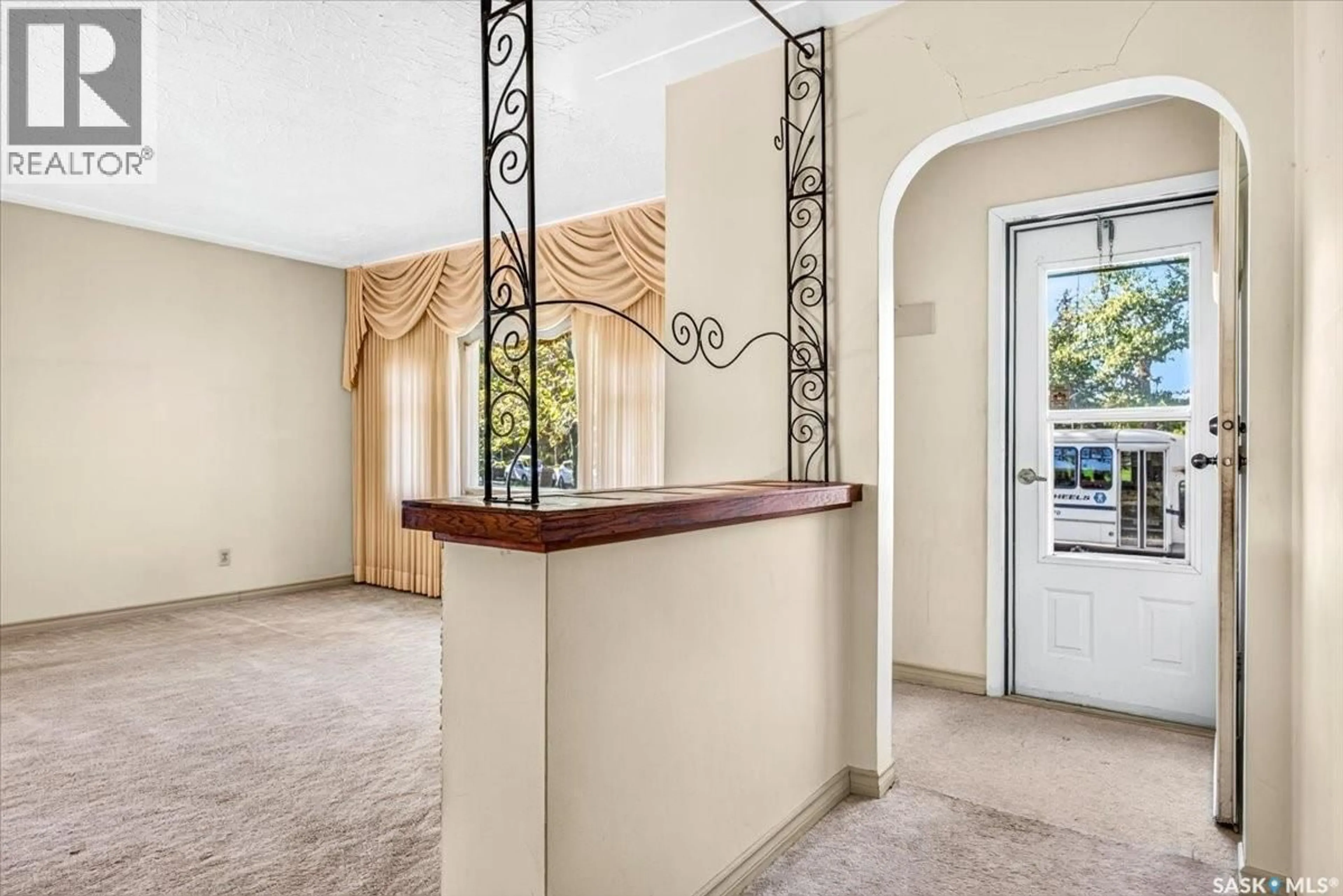 Indoor foyer for 617 ABERDEEN CRESCENT, Regina Saskatchewan S4T6A9