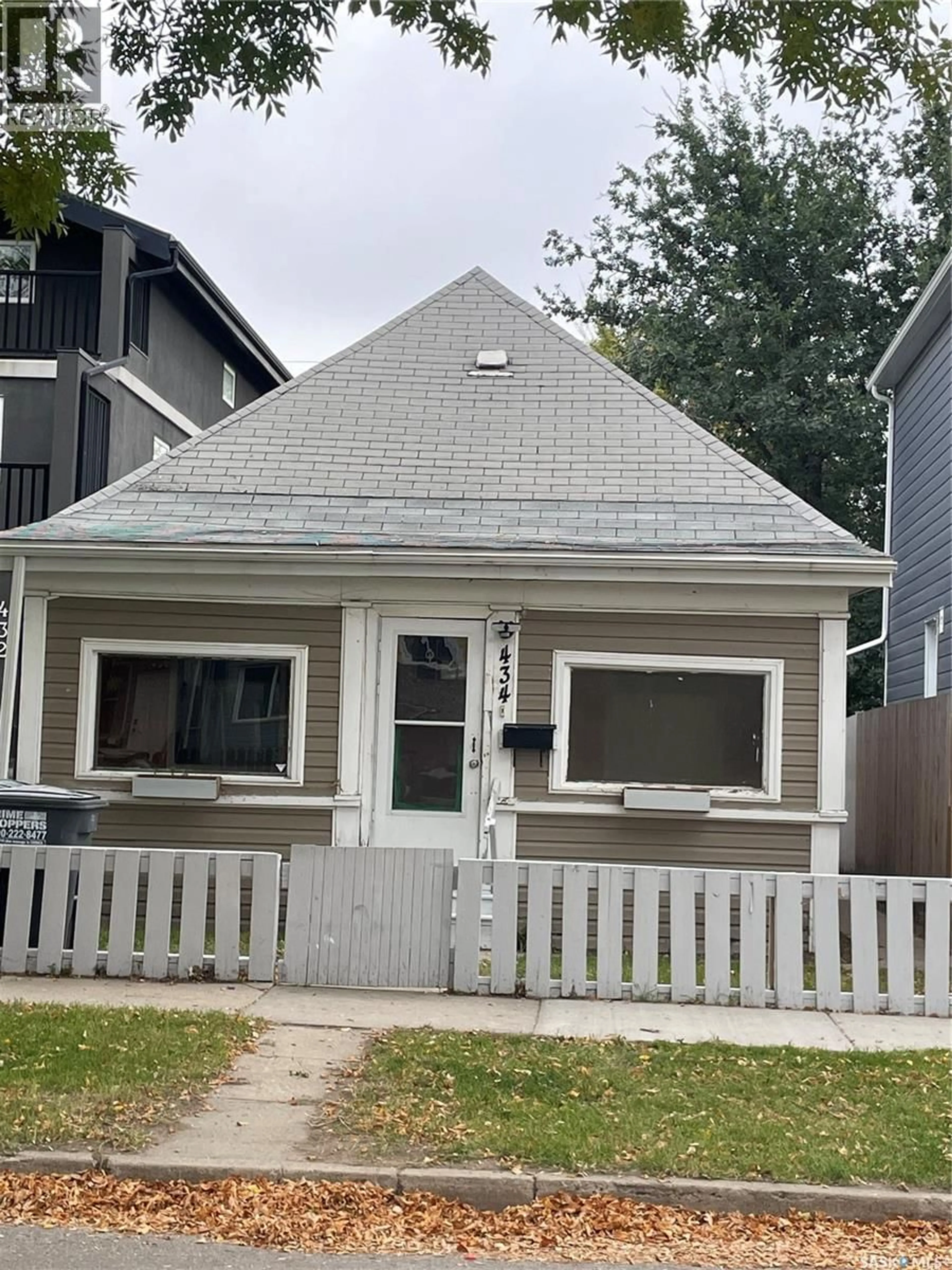 Home with vinyl exterior material, street for 434 G AVENUE, Saskatoon Saskatchewan S7M1V7
