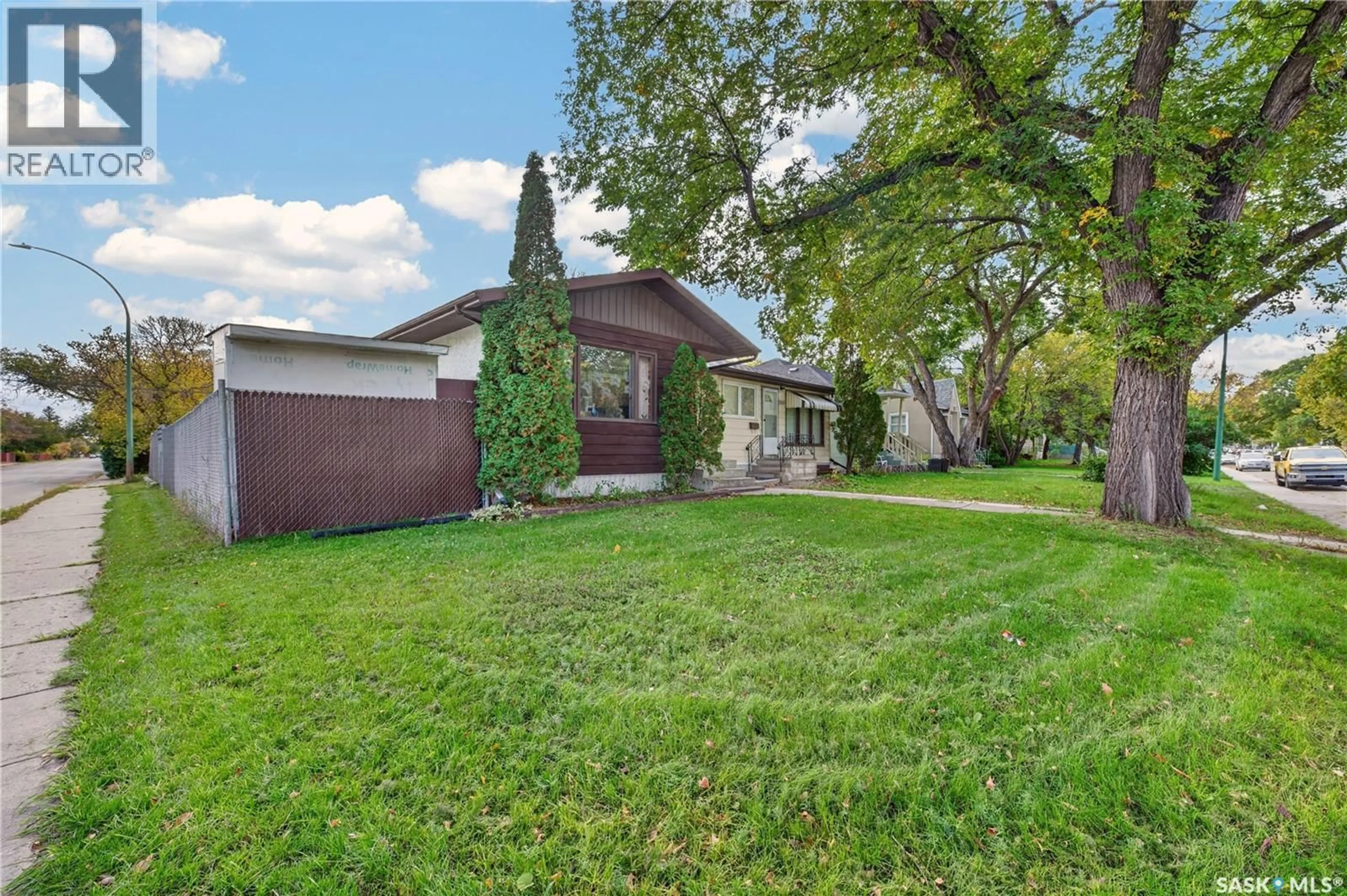 A pic from outside/outdoor area/front of a property/back of a property/a pic from drone, street for 1301 KING STREET, Regina Saskatchewan S4T4G3