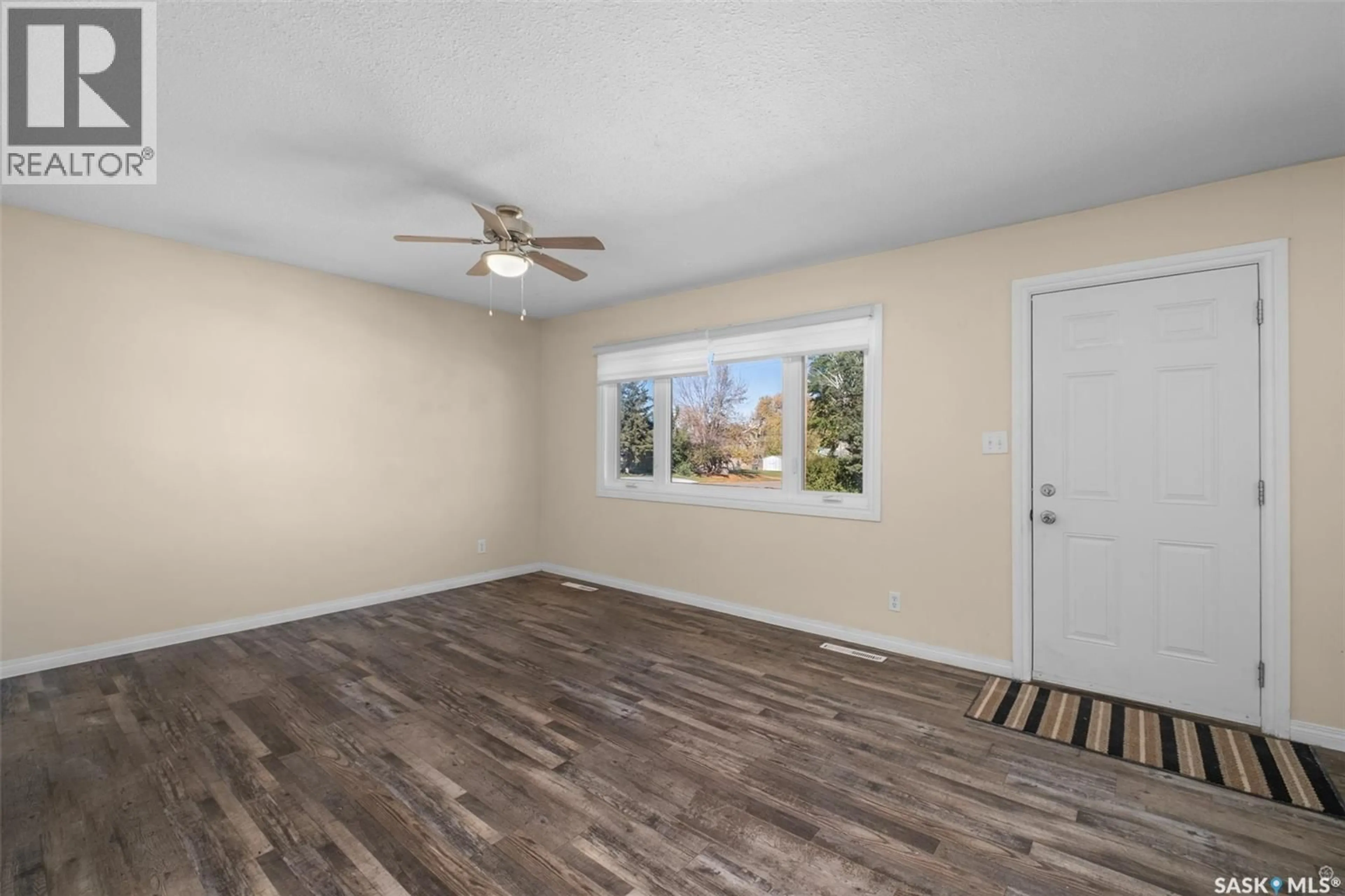 A pic of a room for 211 31ST STREET, Prince Albert Saskatchewan S6V8A8