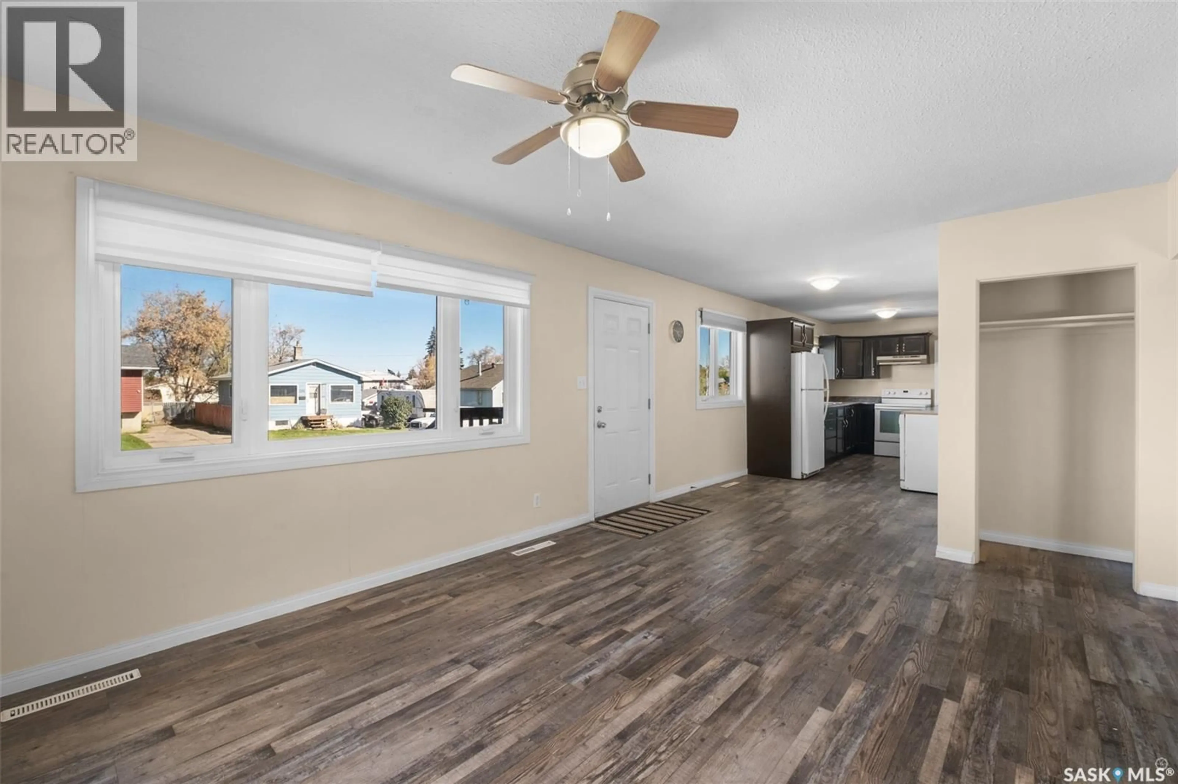 Open concept kitchen, unknown for 211 31ST STREET, Prince Albert Saskatchewan S6V8A8