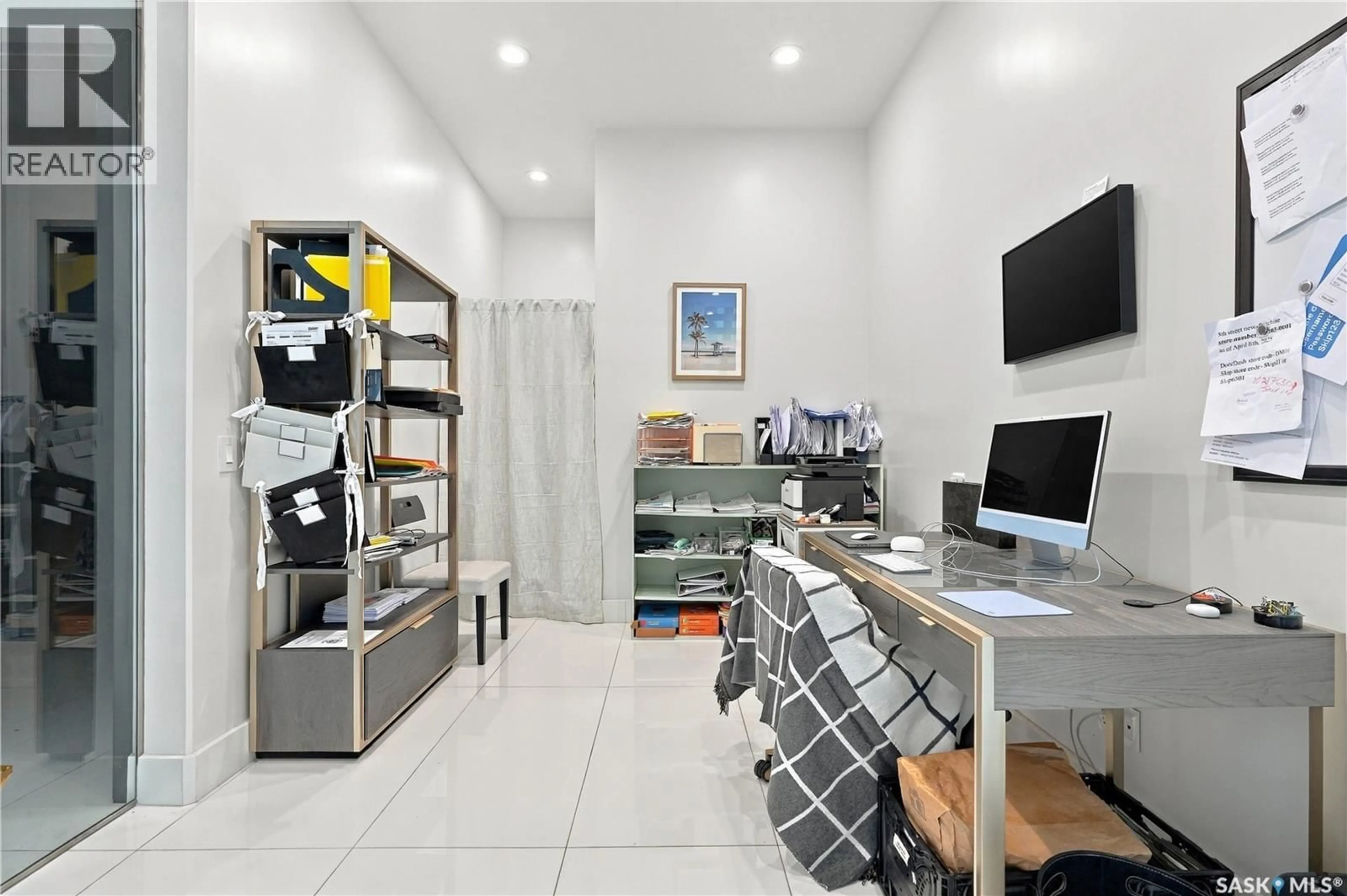 A pic of a room for 515 POHORECKY LANE, Saskatoon Saskatchewan S7W0L2