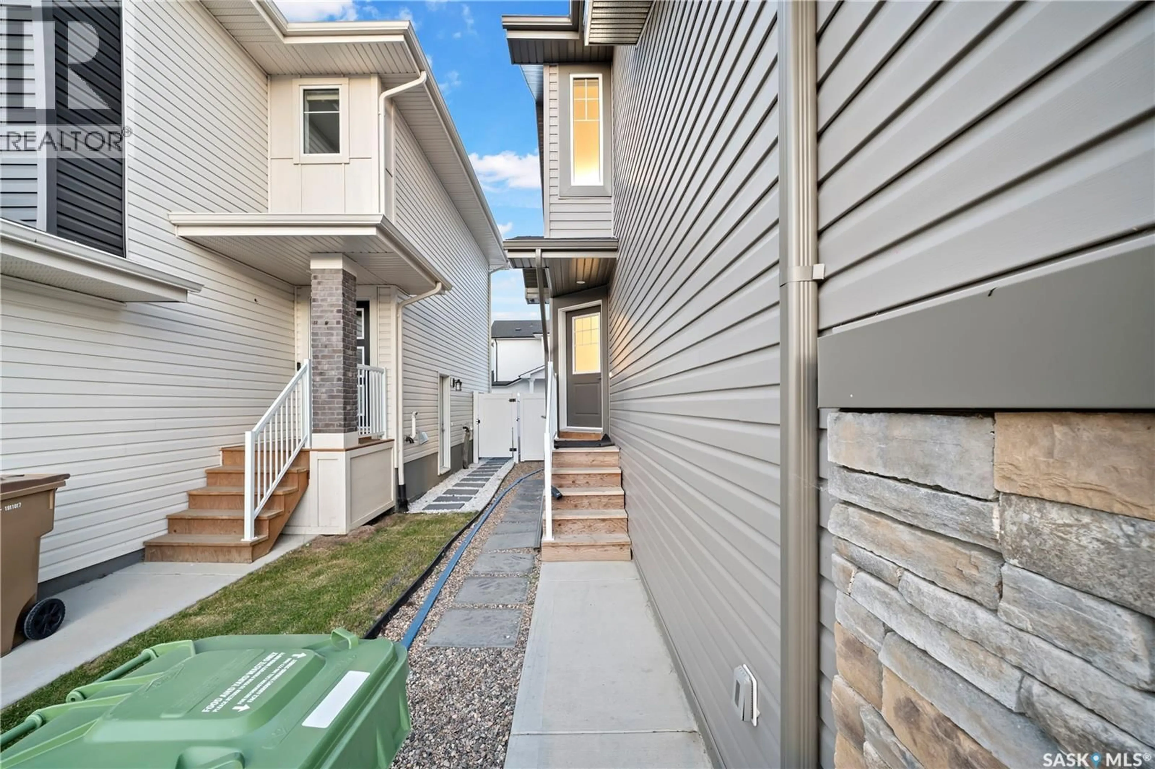 Home with vinyl exterior material, street for 4608 MUTRIE CRESCENT, Regina Saskatchewan S4V3Y3