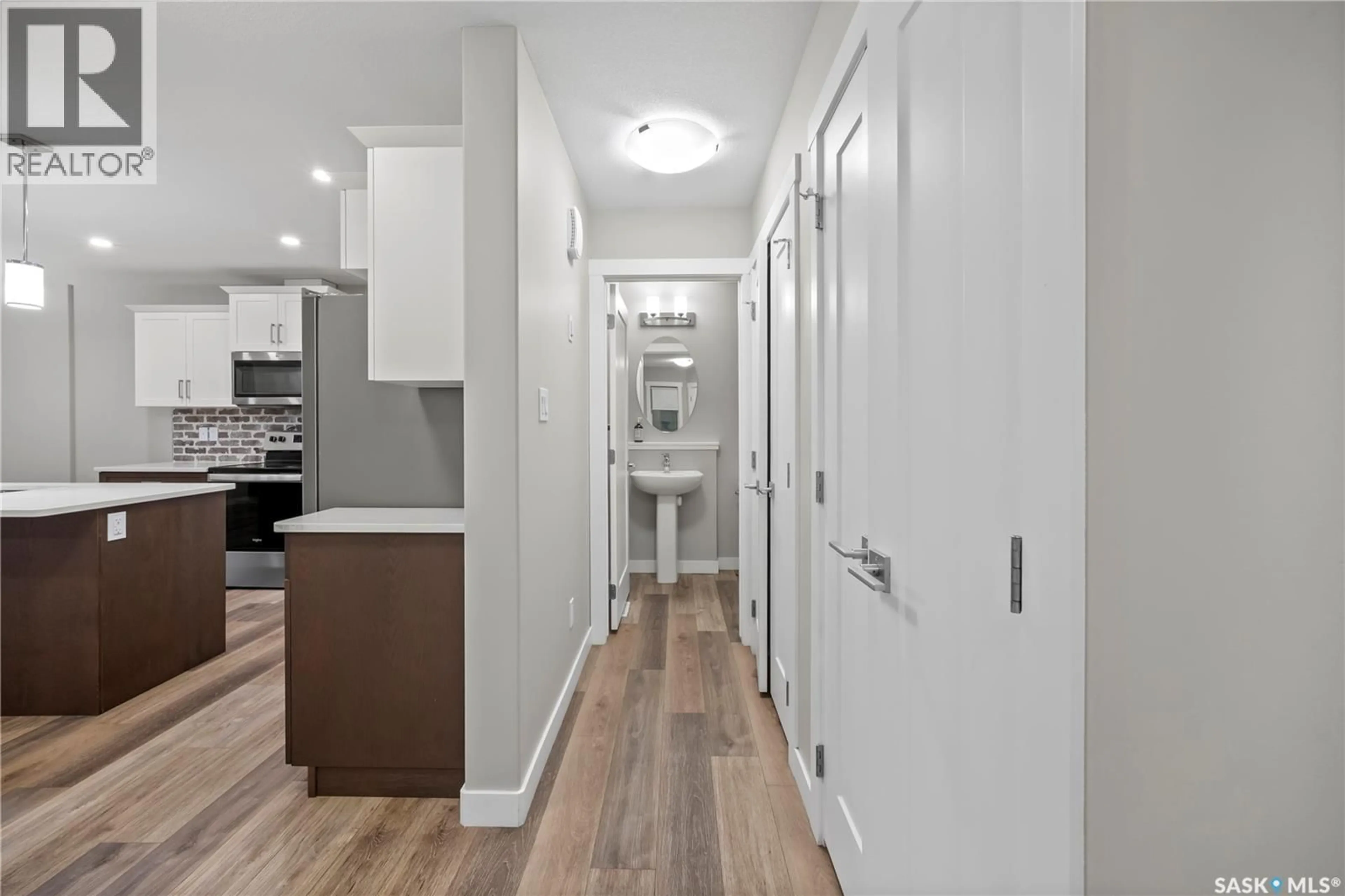 Indoor entryway for 4608 MUTRIE CRESCENT, Regina Saskatchewan S4V3Y3